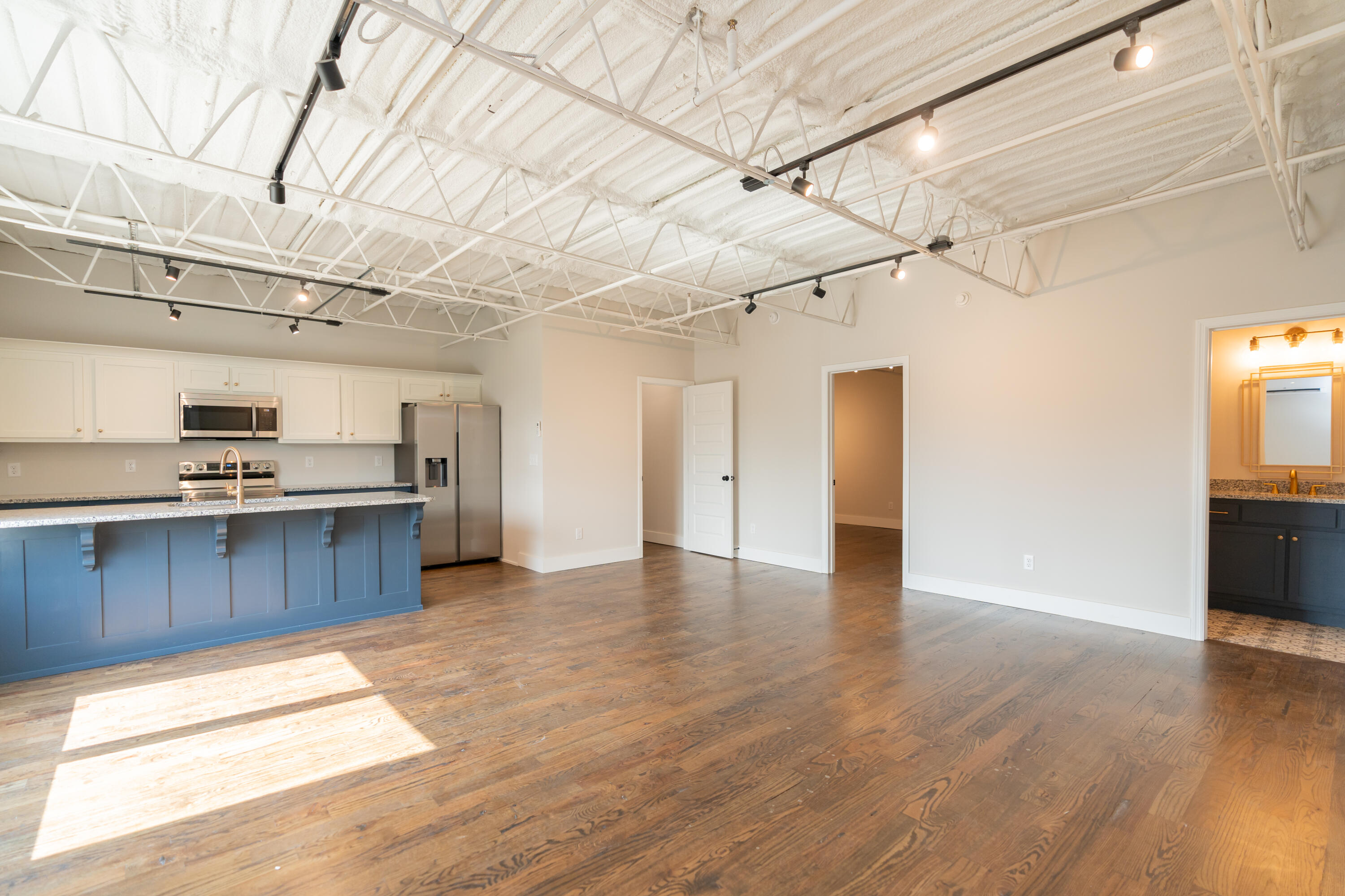 614 E Main Street, 207