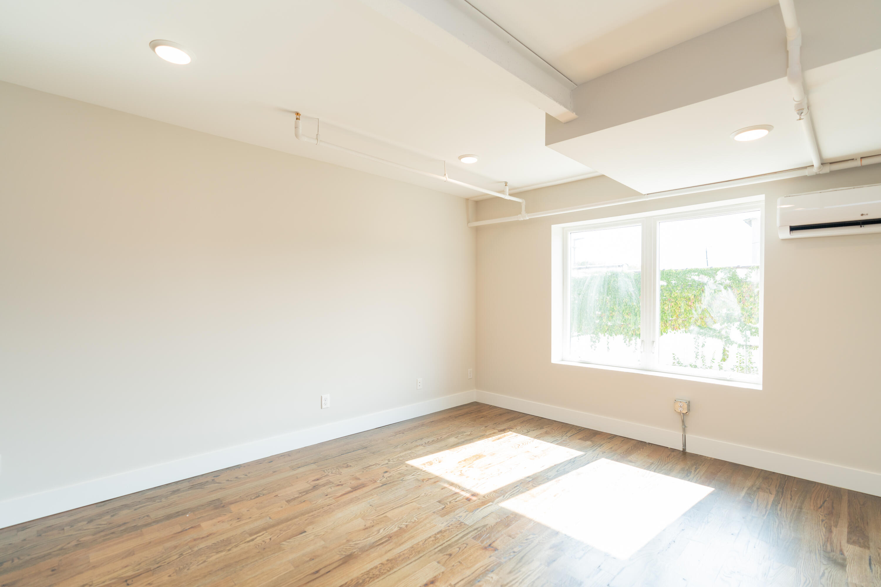 614 E Main Street, 207