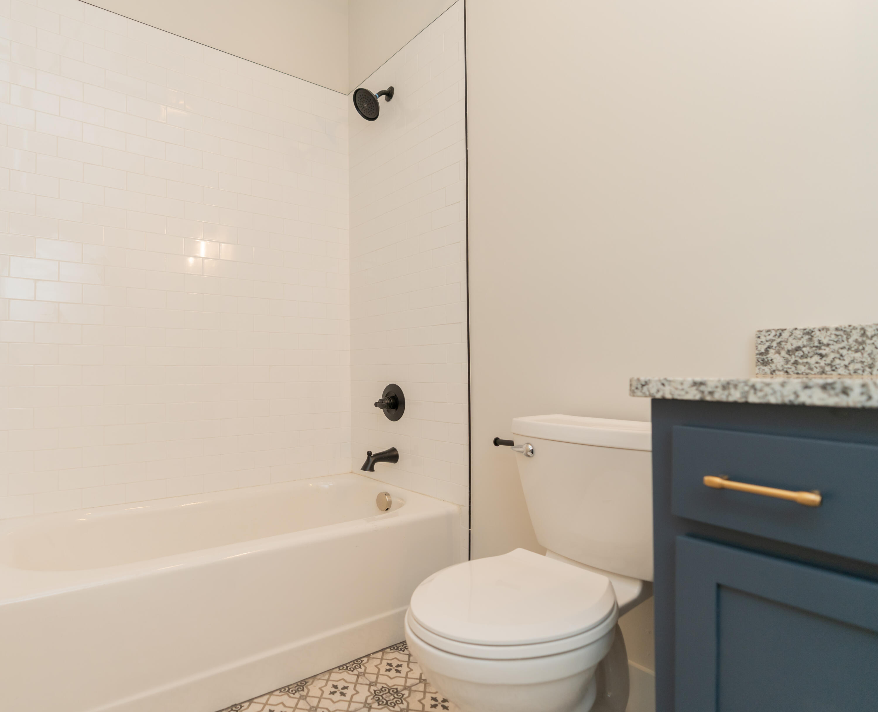 614 E Main Street, 207