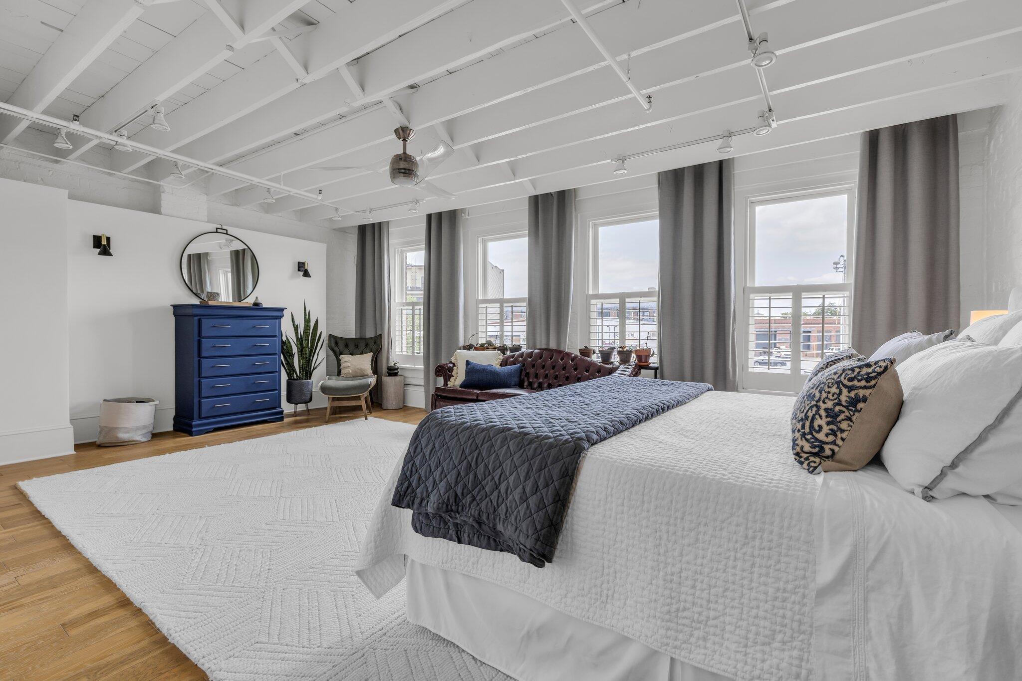 55 E Main Street, #208