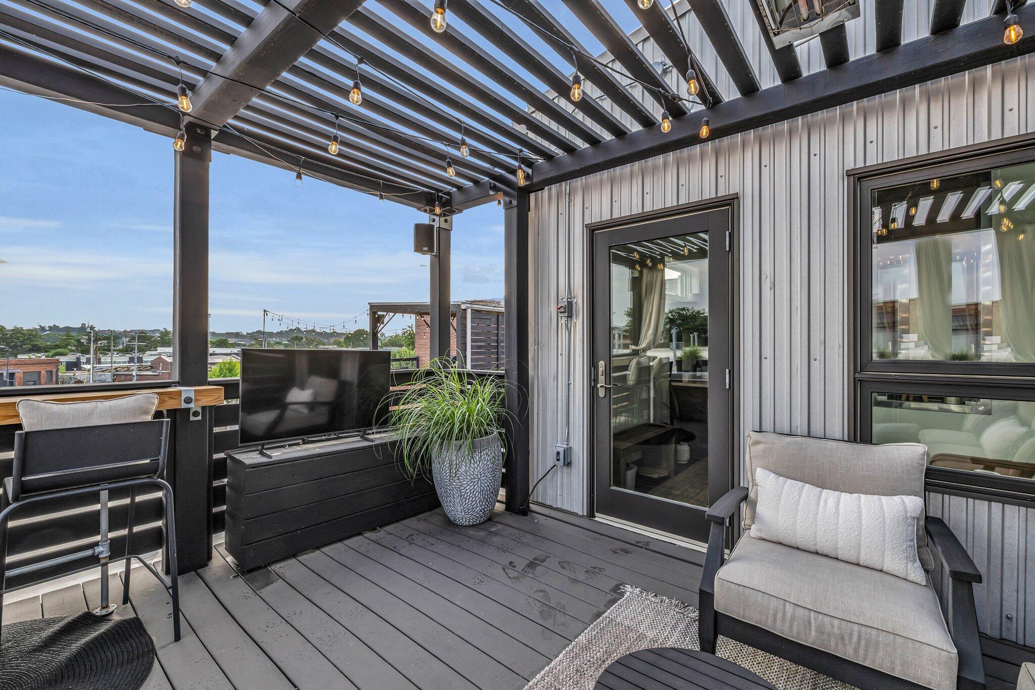 55 E Main Street, #208