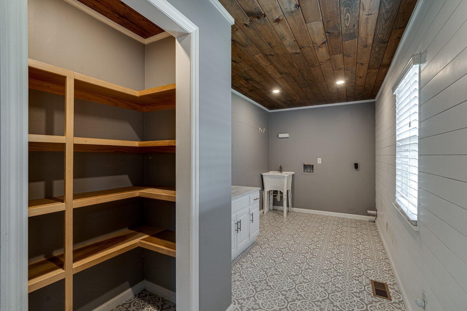 437 Valleybrook Road