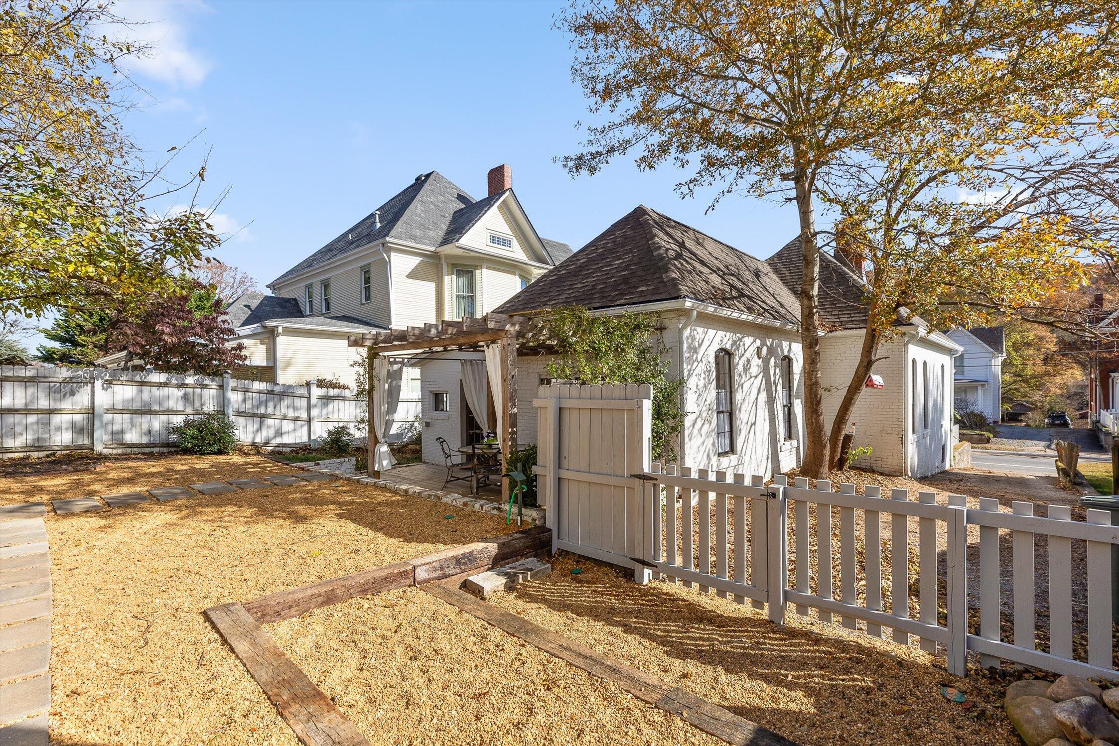 4415 Saint Elmo Avenue