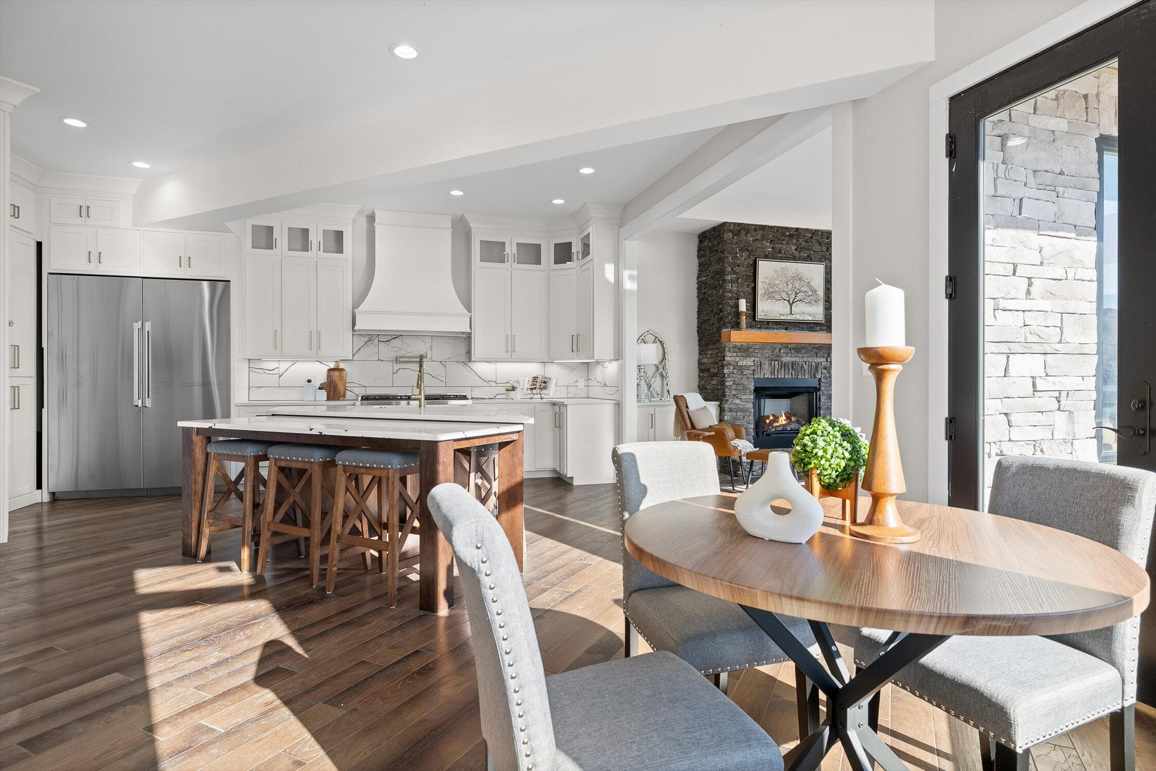 340 Edgewater Way