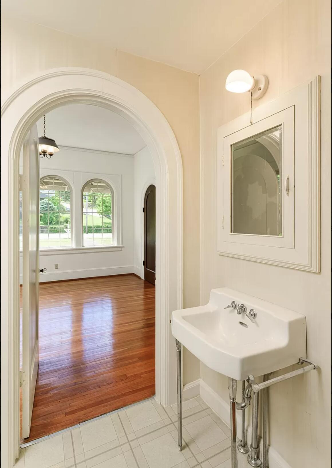 4102 Saint Elmo Avenue