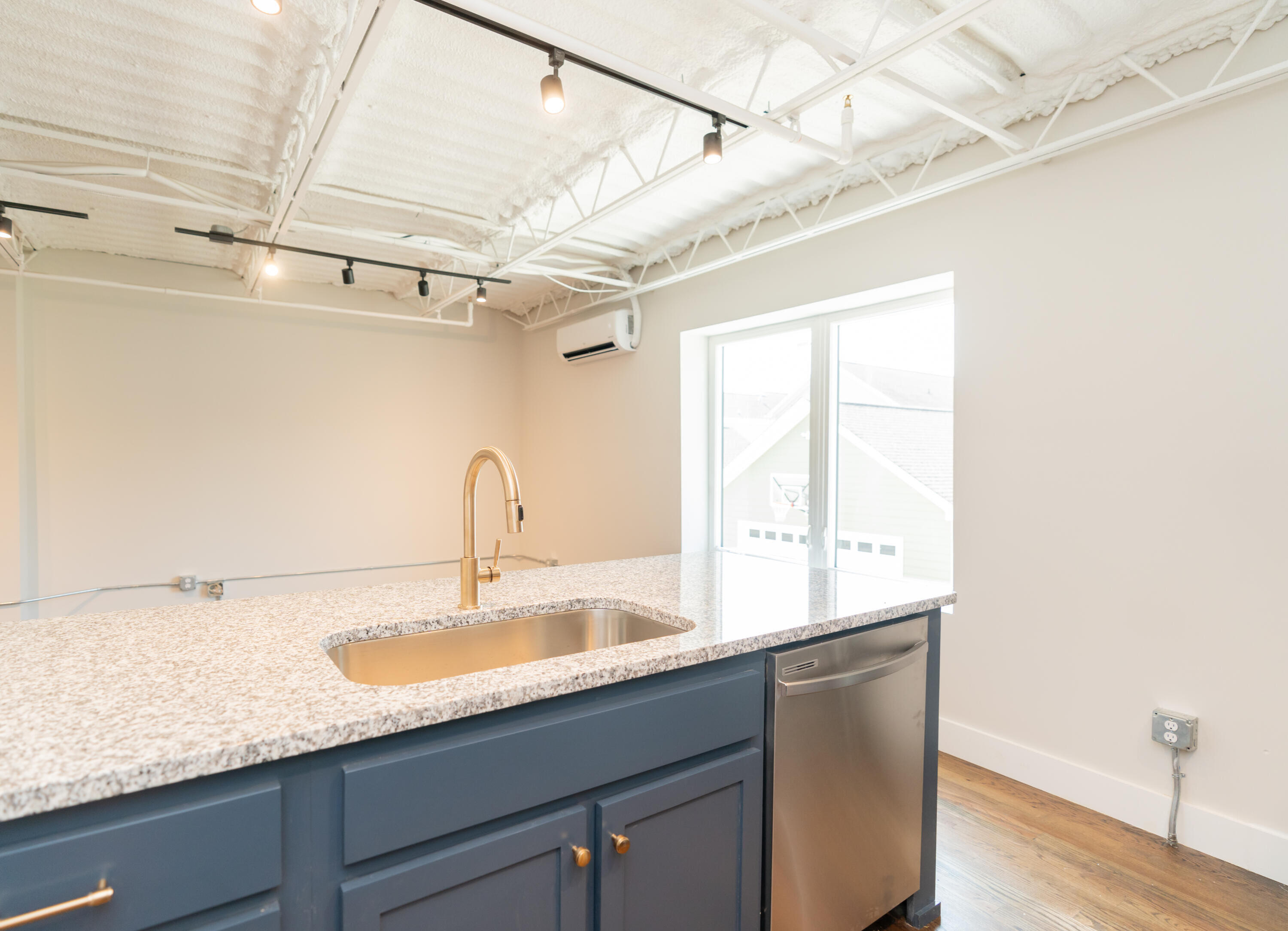 614 E Main Street, 205