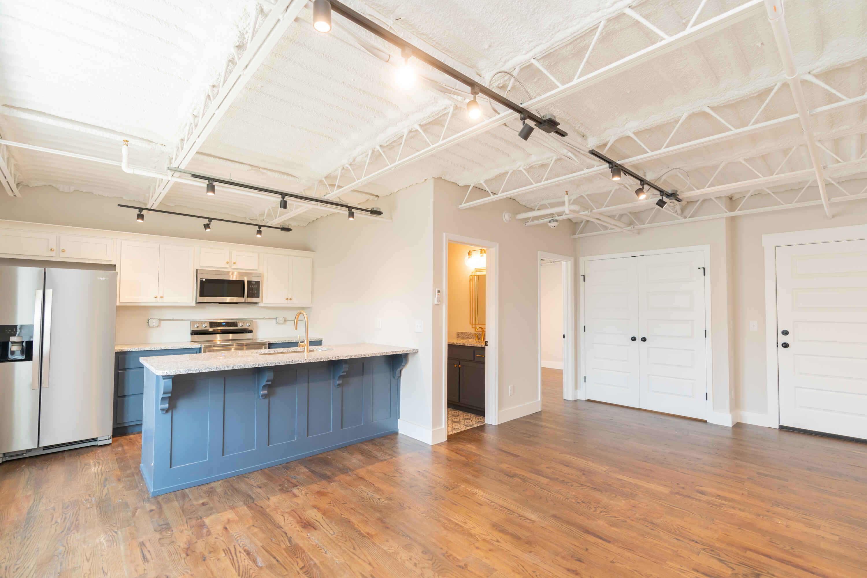 614 E Main Street, 205