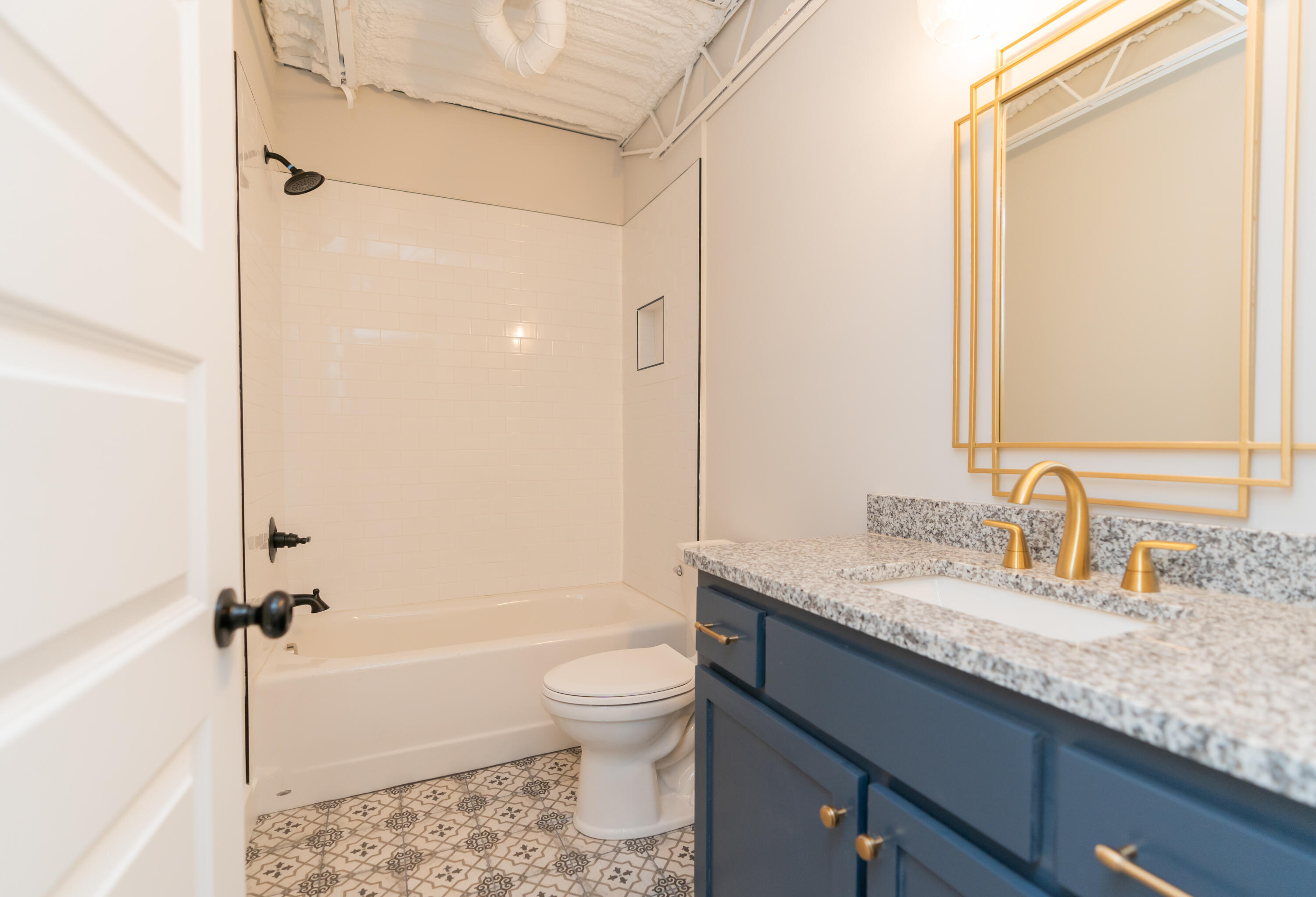 614 E Main Street, 205