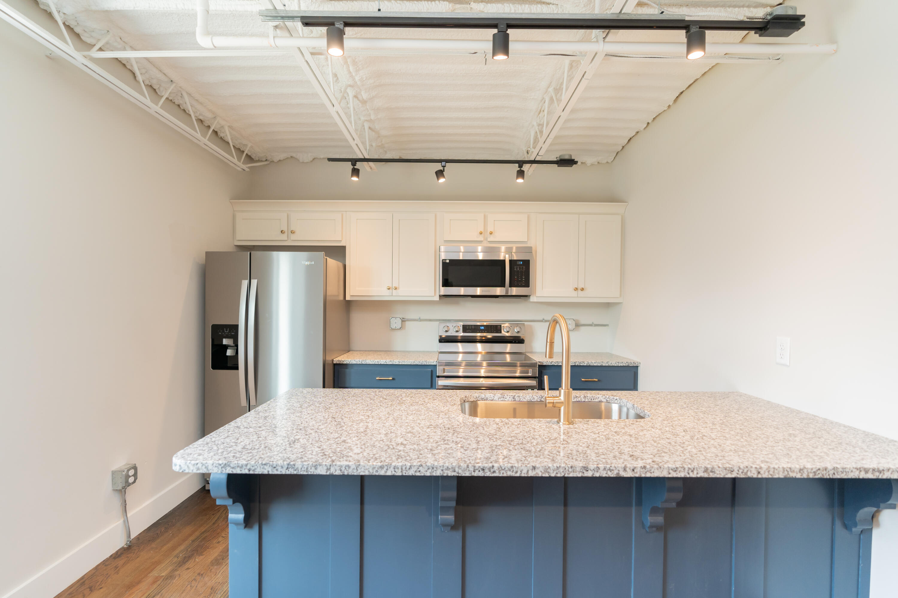 614 E Main Street, 205