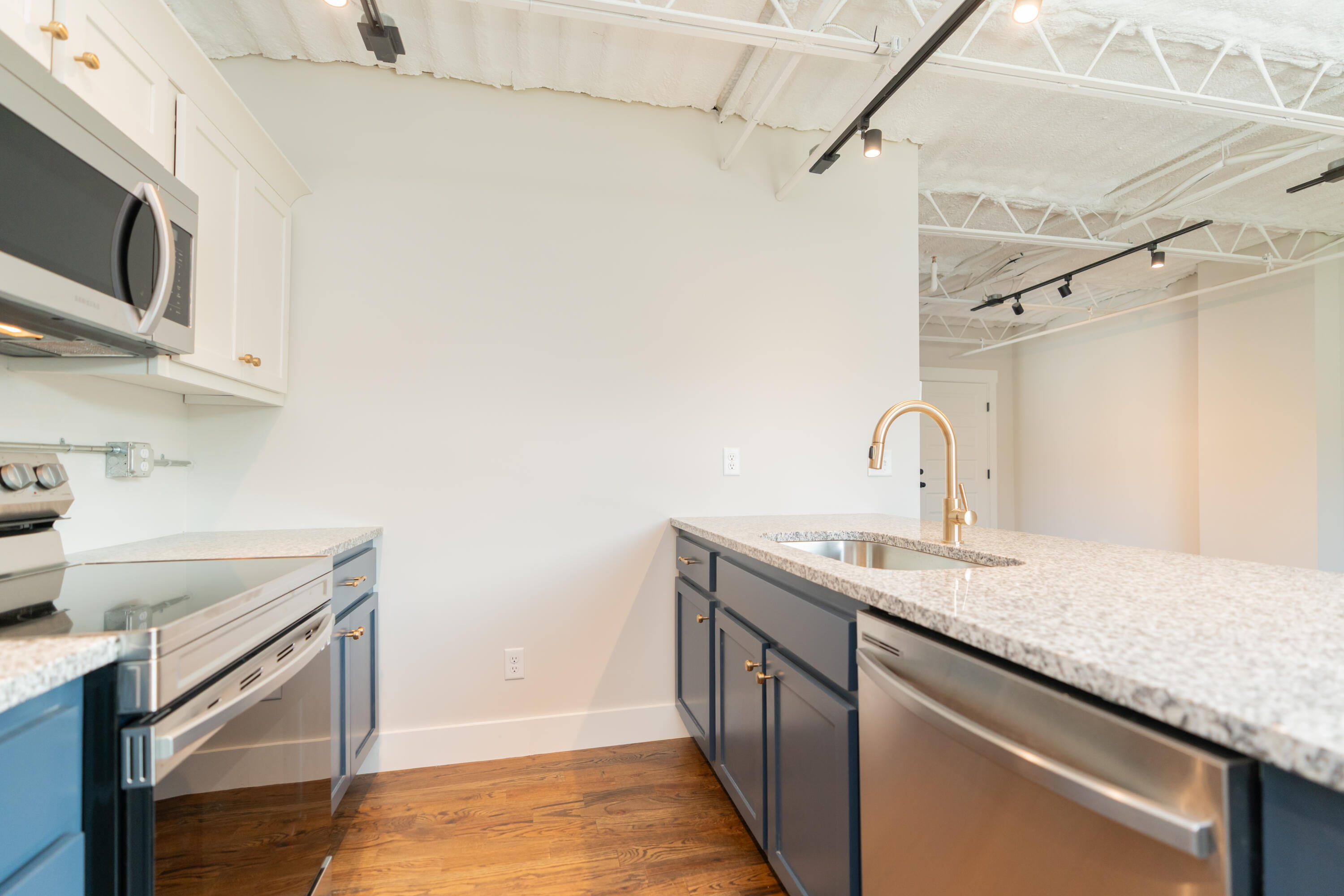 614 E Main Street, 205