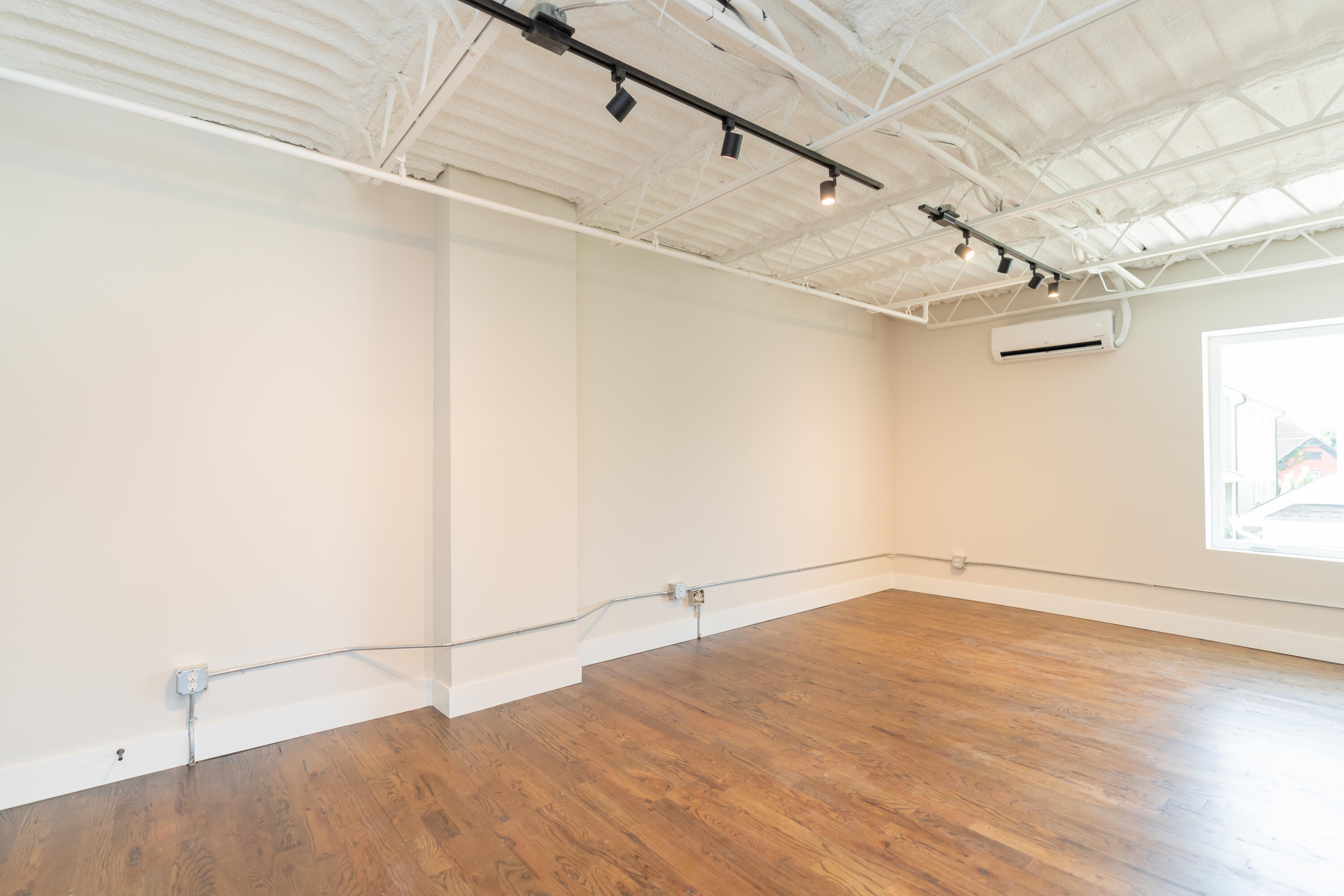 614 E Main Street, 205