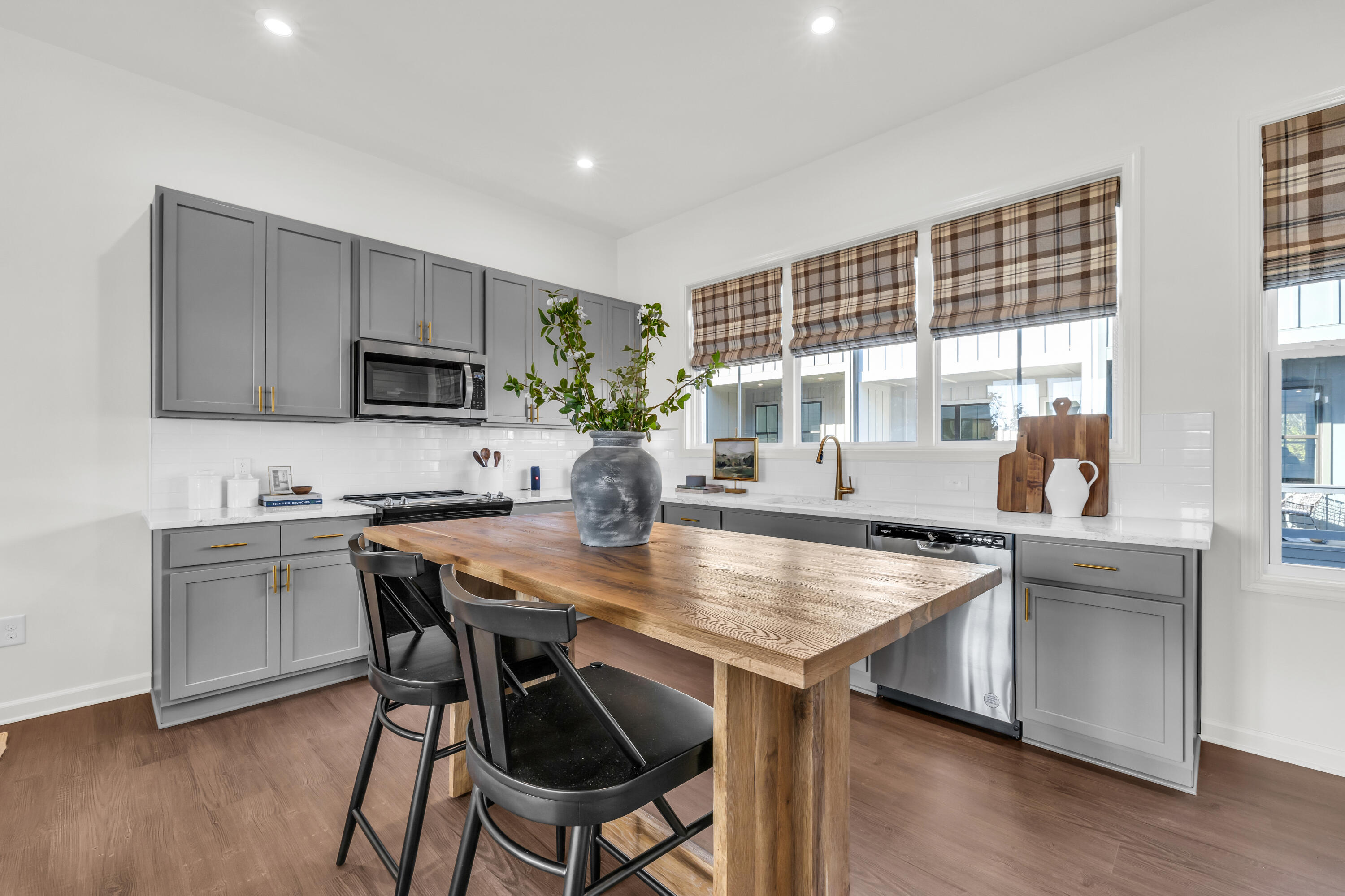 147 Peerless Avenue, 123