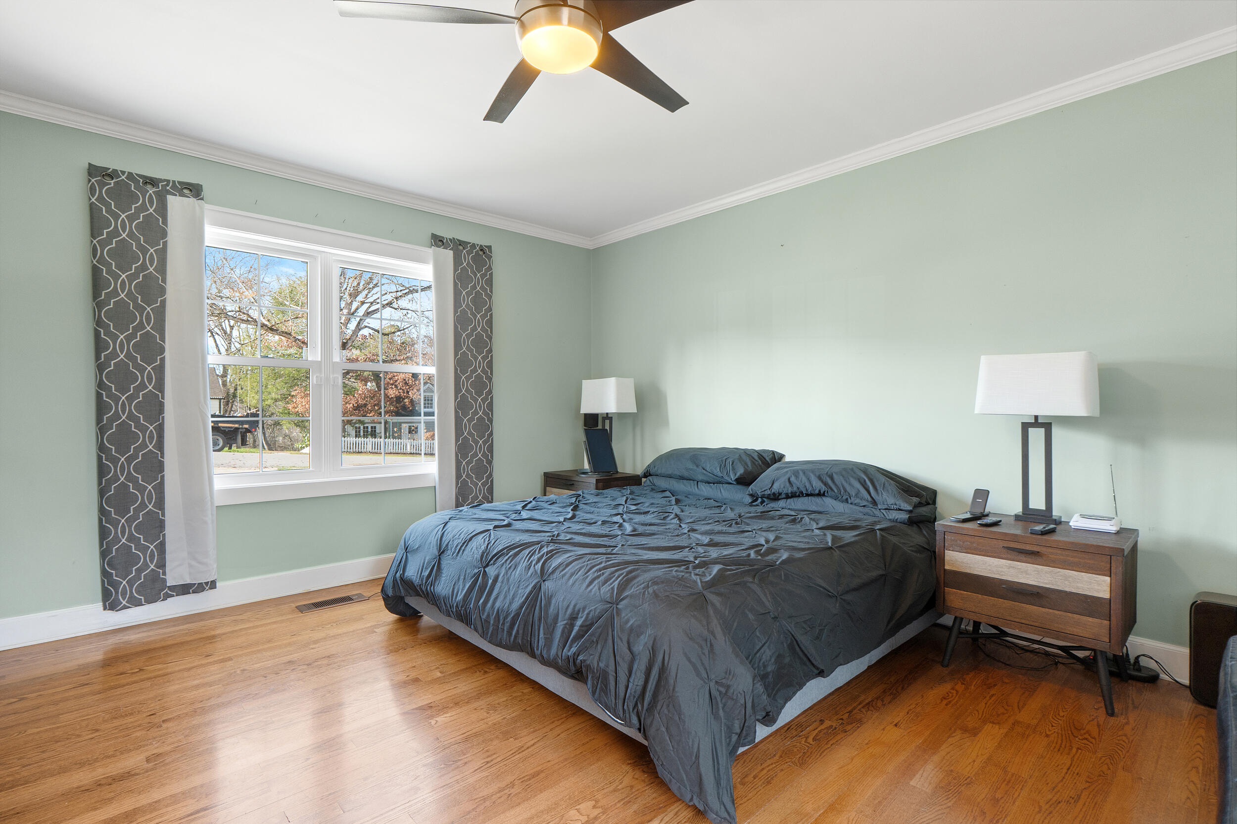 1826 Auburndale Avenue