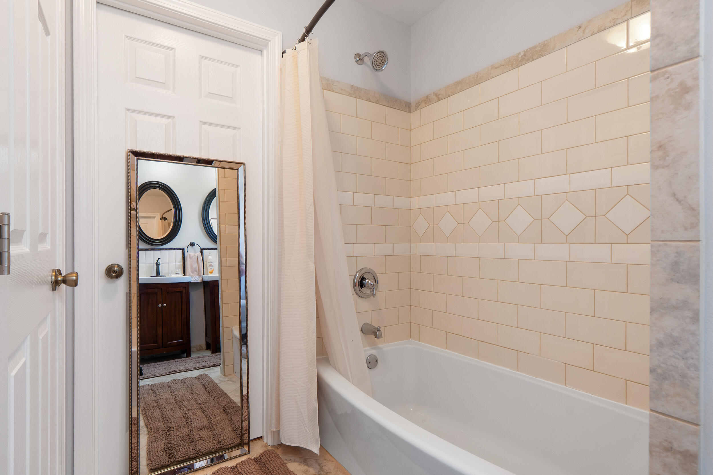 1826 Auburndale Avenue