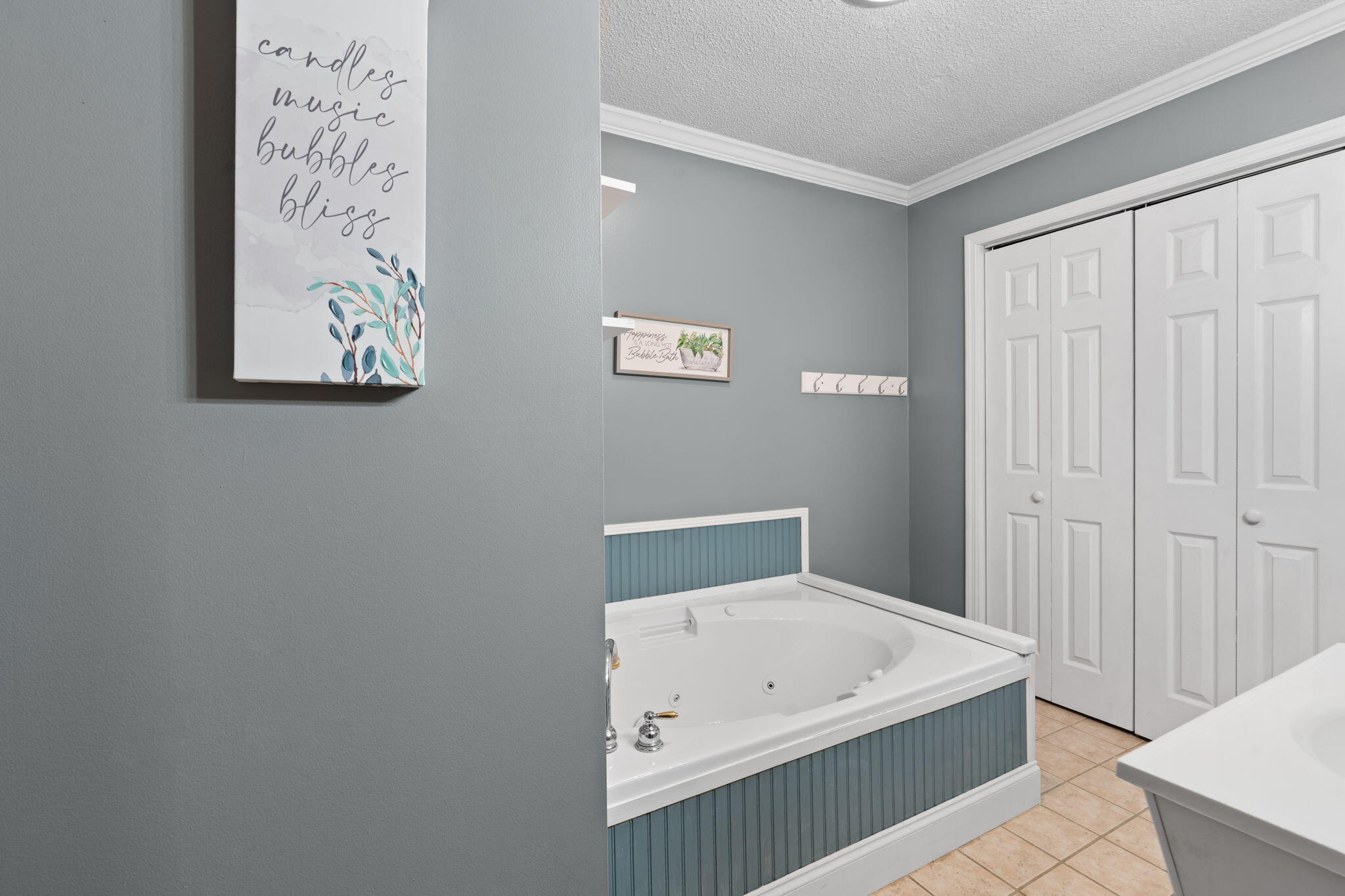 6072 Lamontville Road