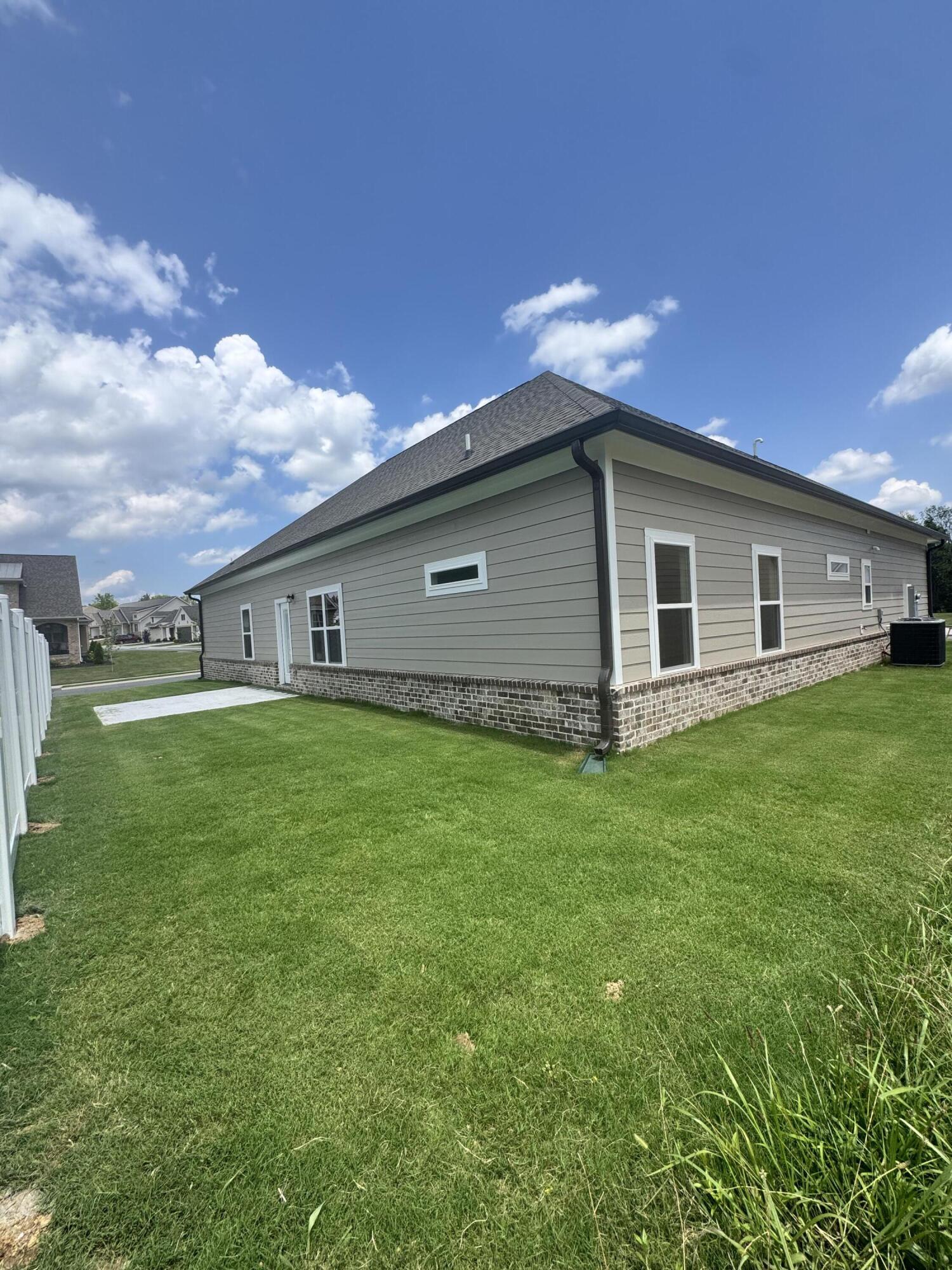 125 Arthur Lane NW