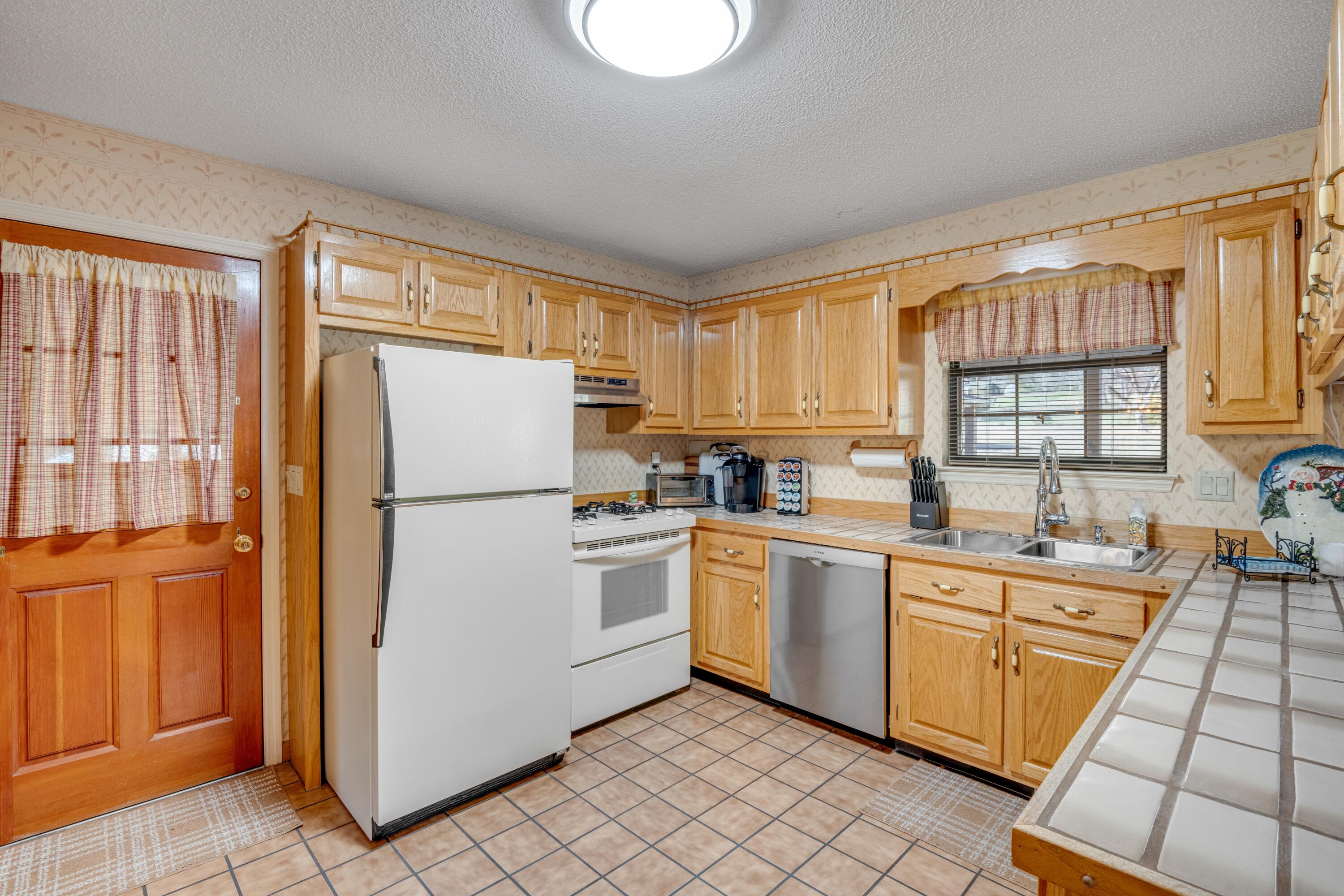 9223 Sunny Shore Lane