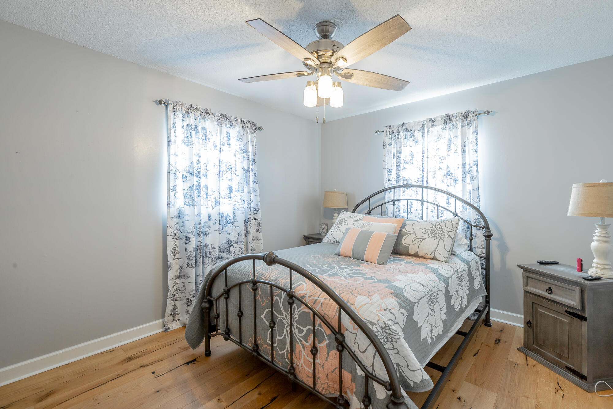 6012 Wentworth Avenue