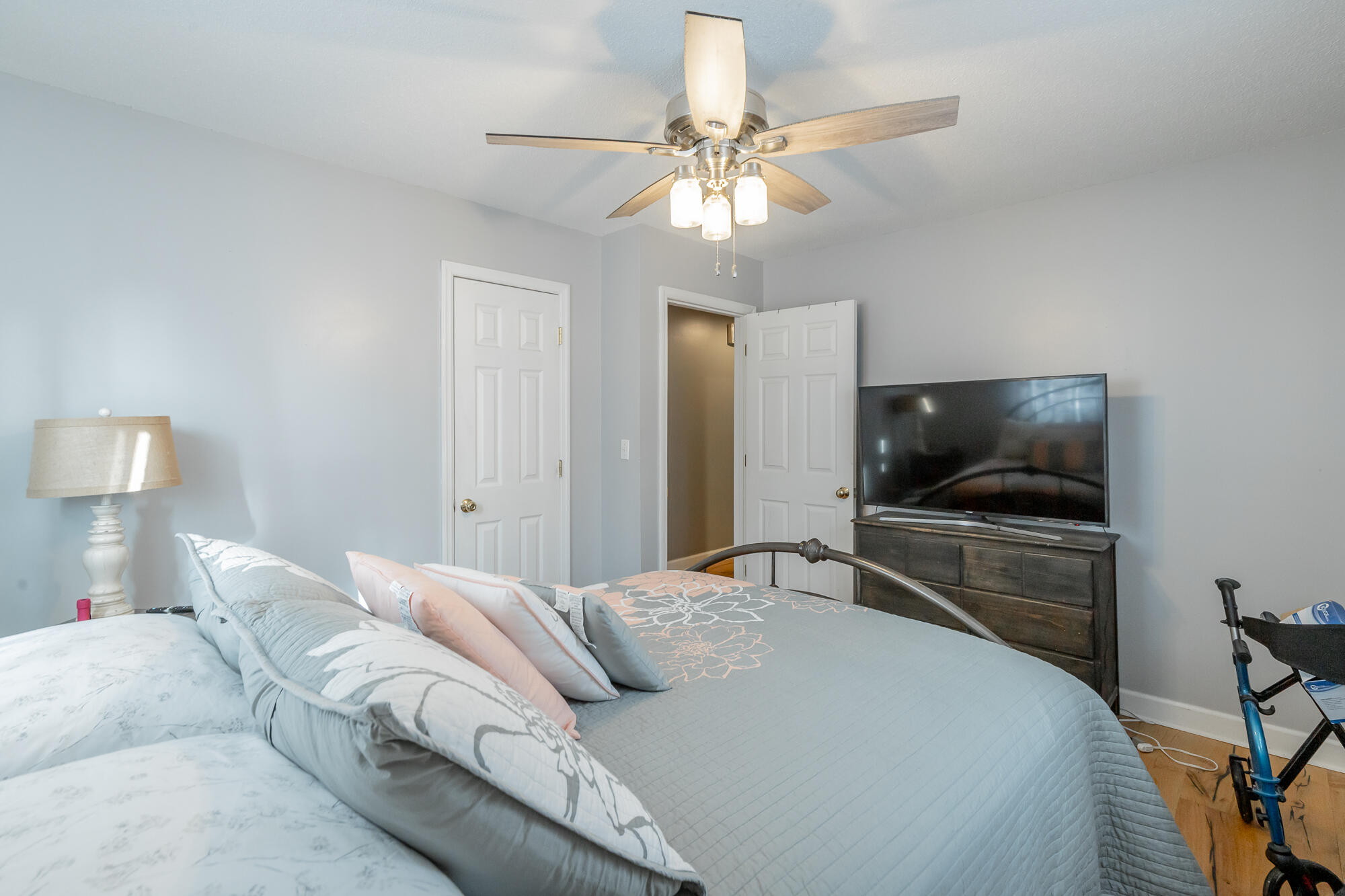 6012 Wentworth Avenue