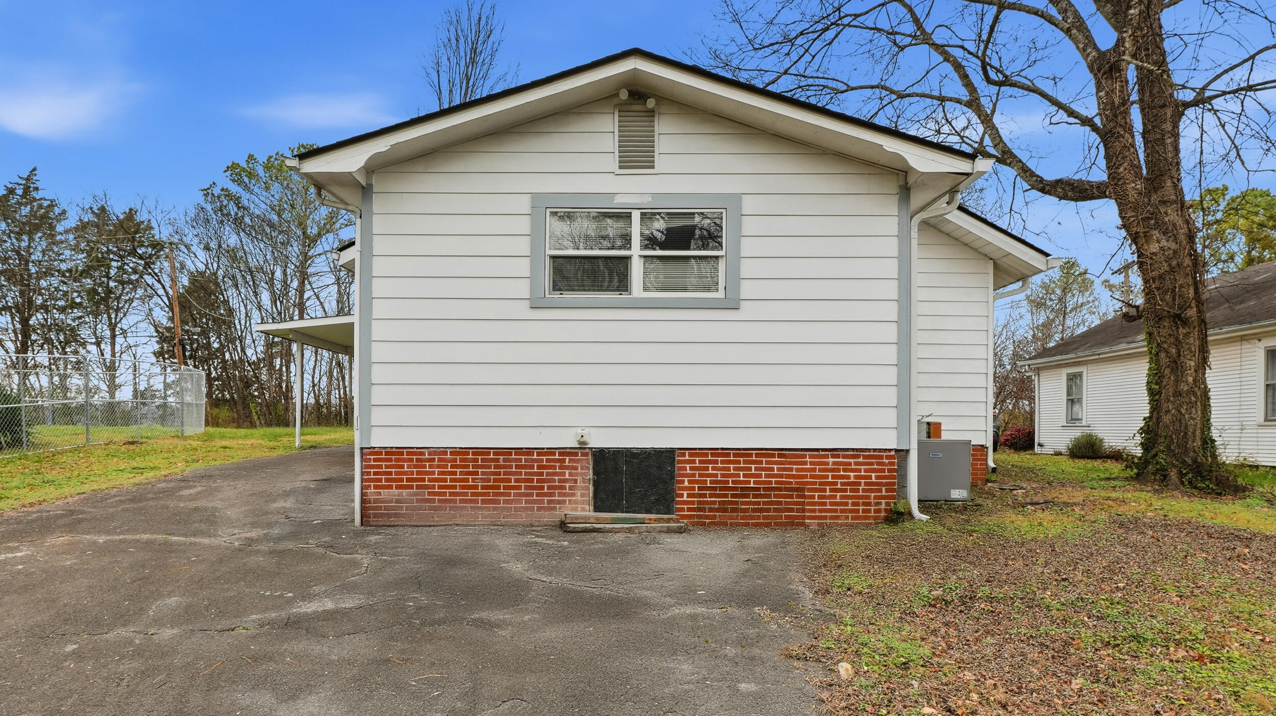 413 Crest Drive SW