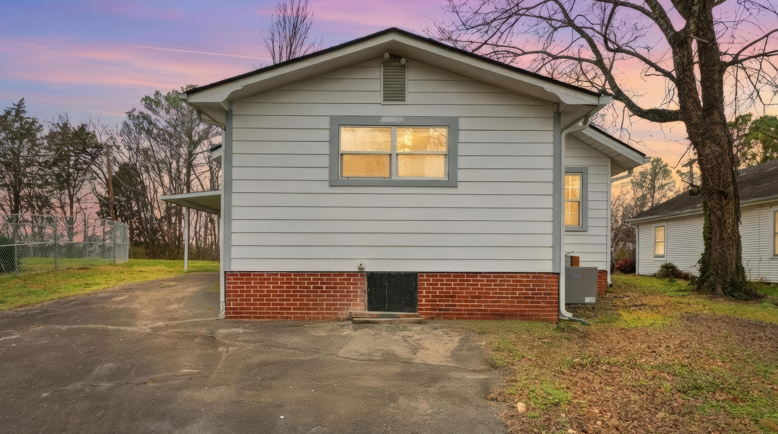 413 Crest Drive SW