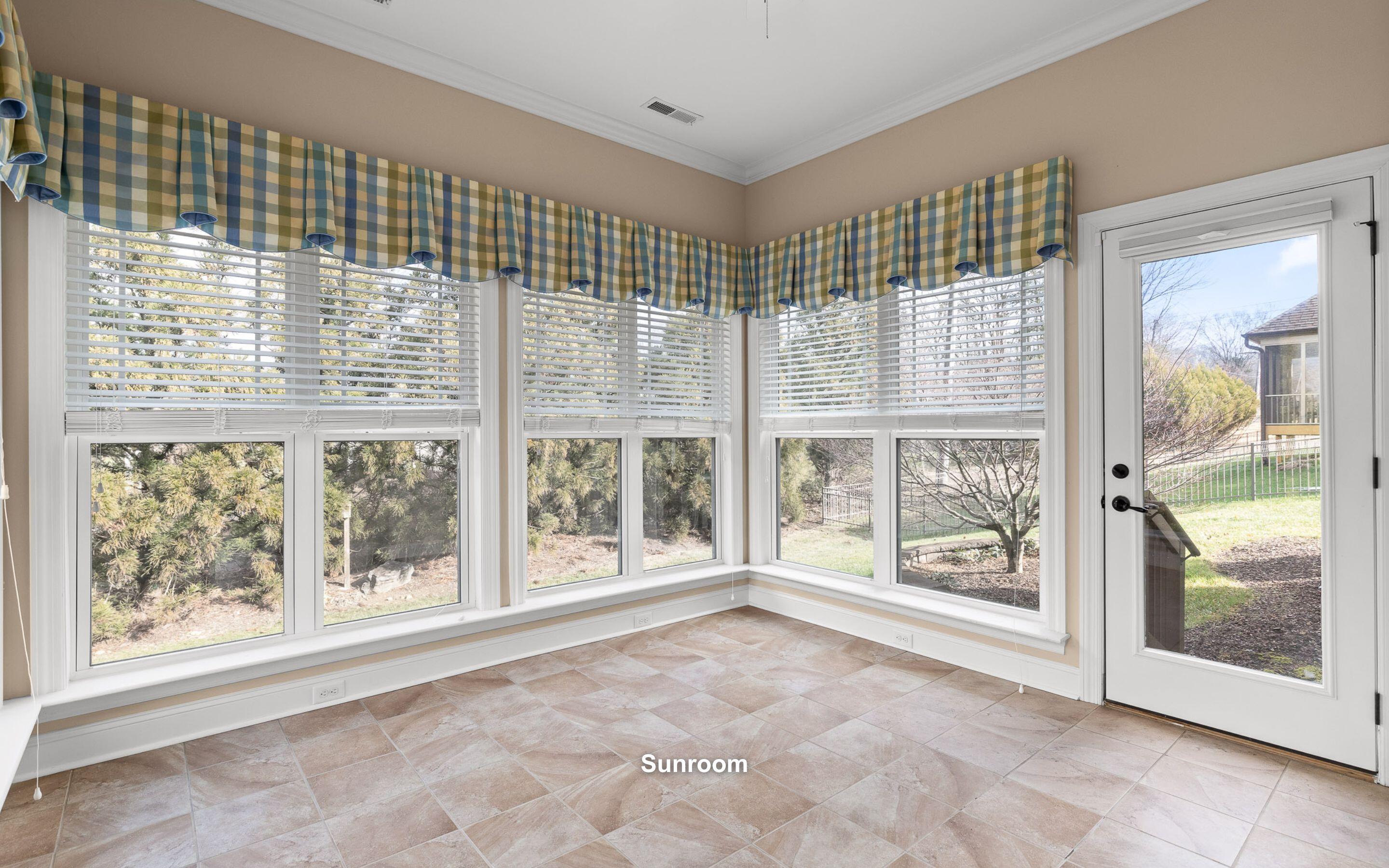 881 Lynnstone Drive