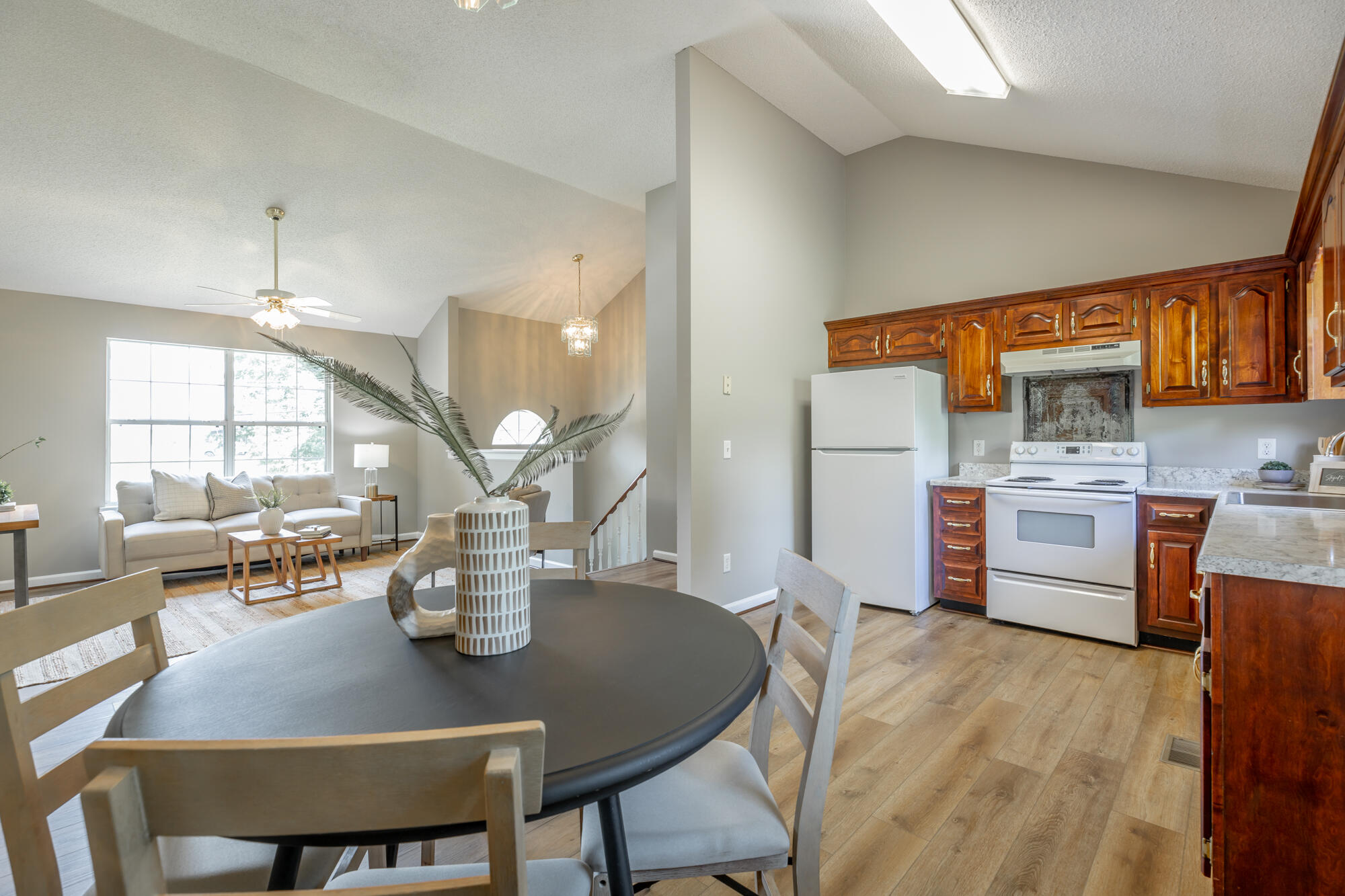 6894 Hillside Bend Trail