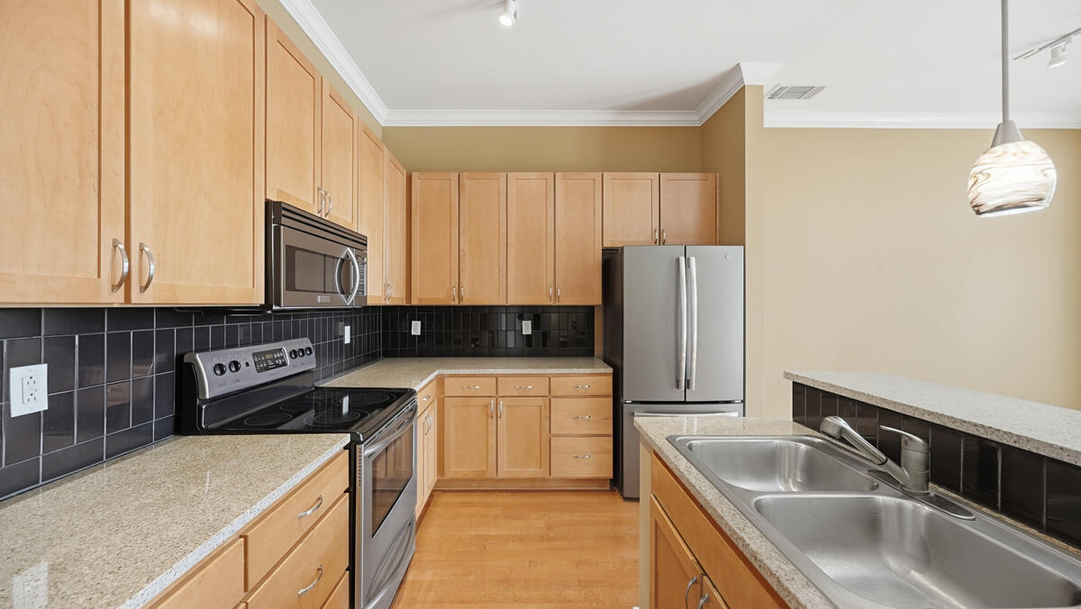 129 Walnut Street, Unit 214