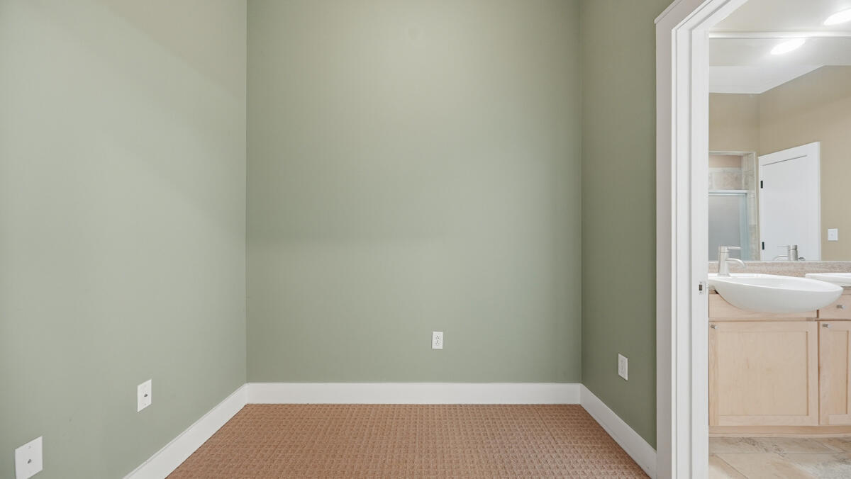 129 Walnut Street, Unit 214