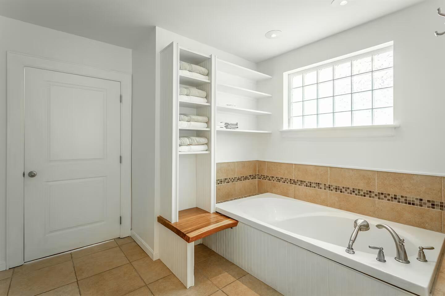 2909 E Crescent Circle