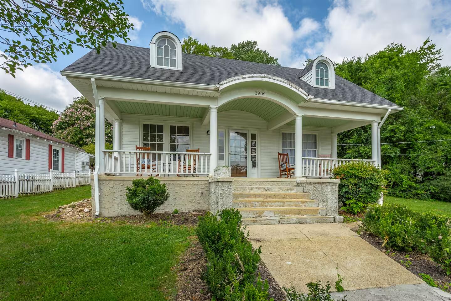 2909 E Crescent Circle