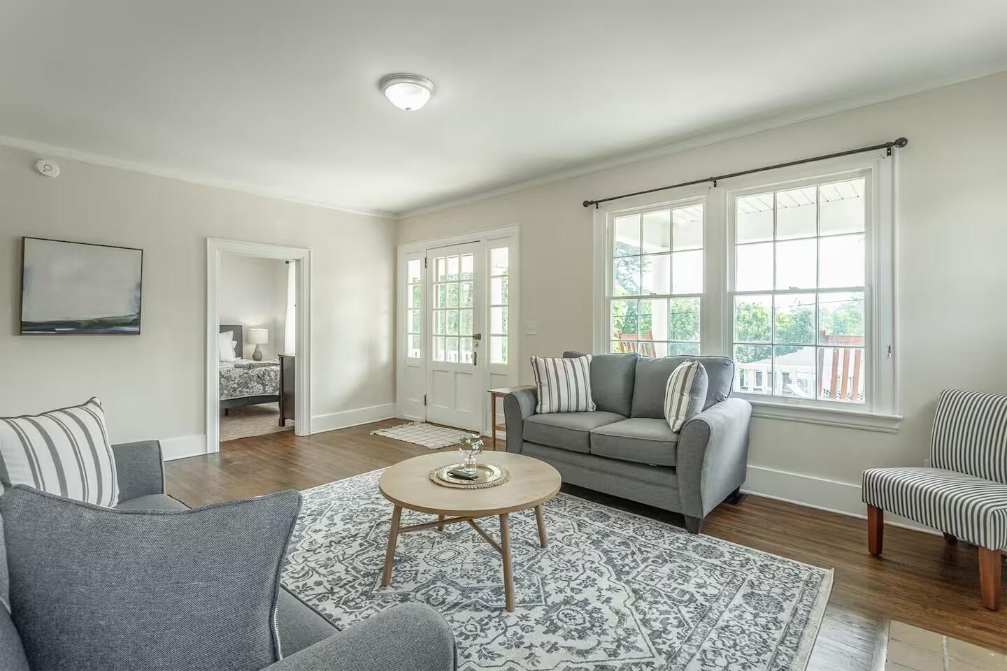 2909 E Crescent Circle