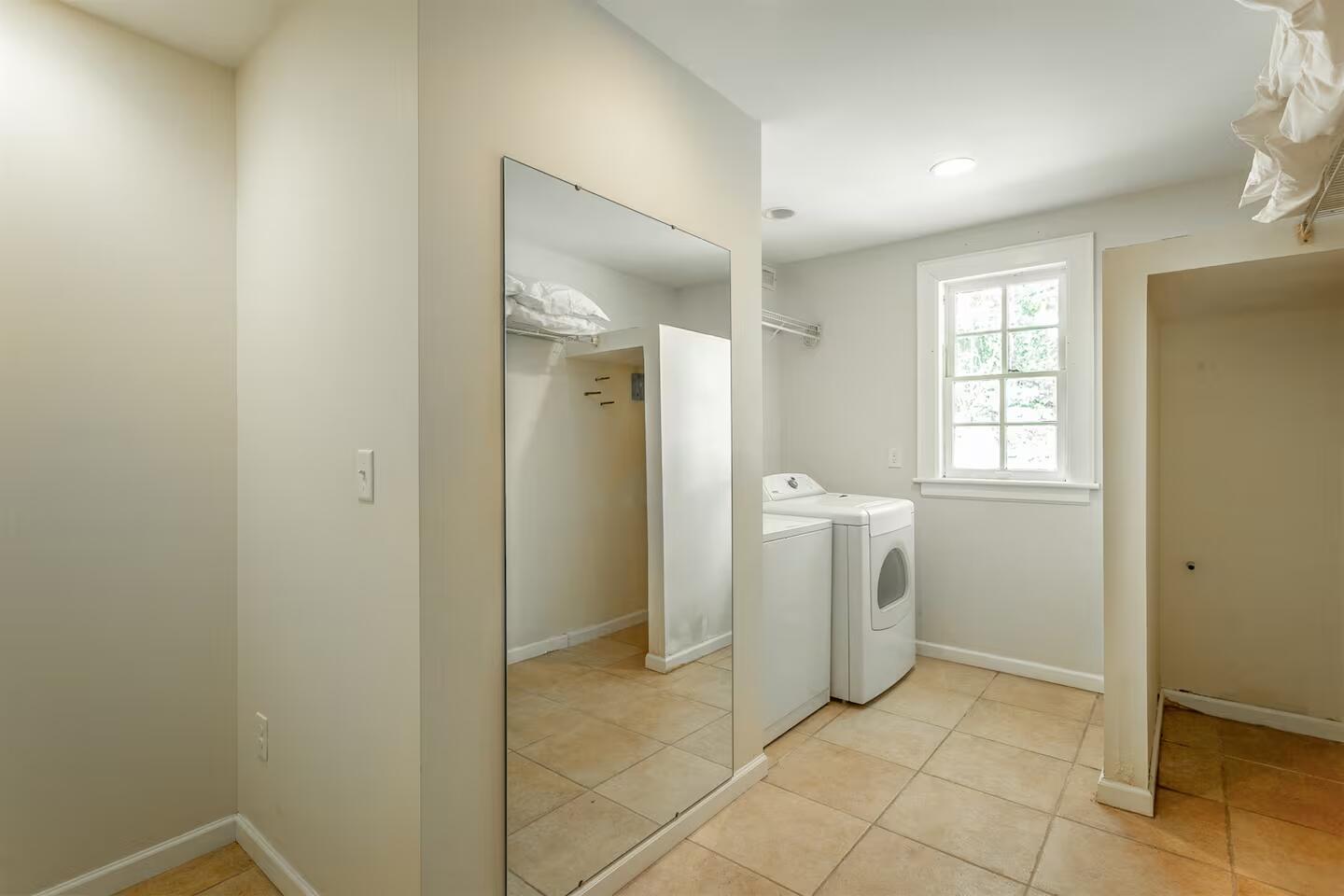 2909 E Crescent Circle