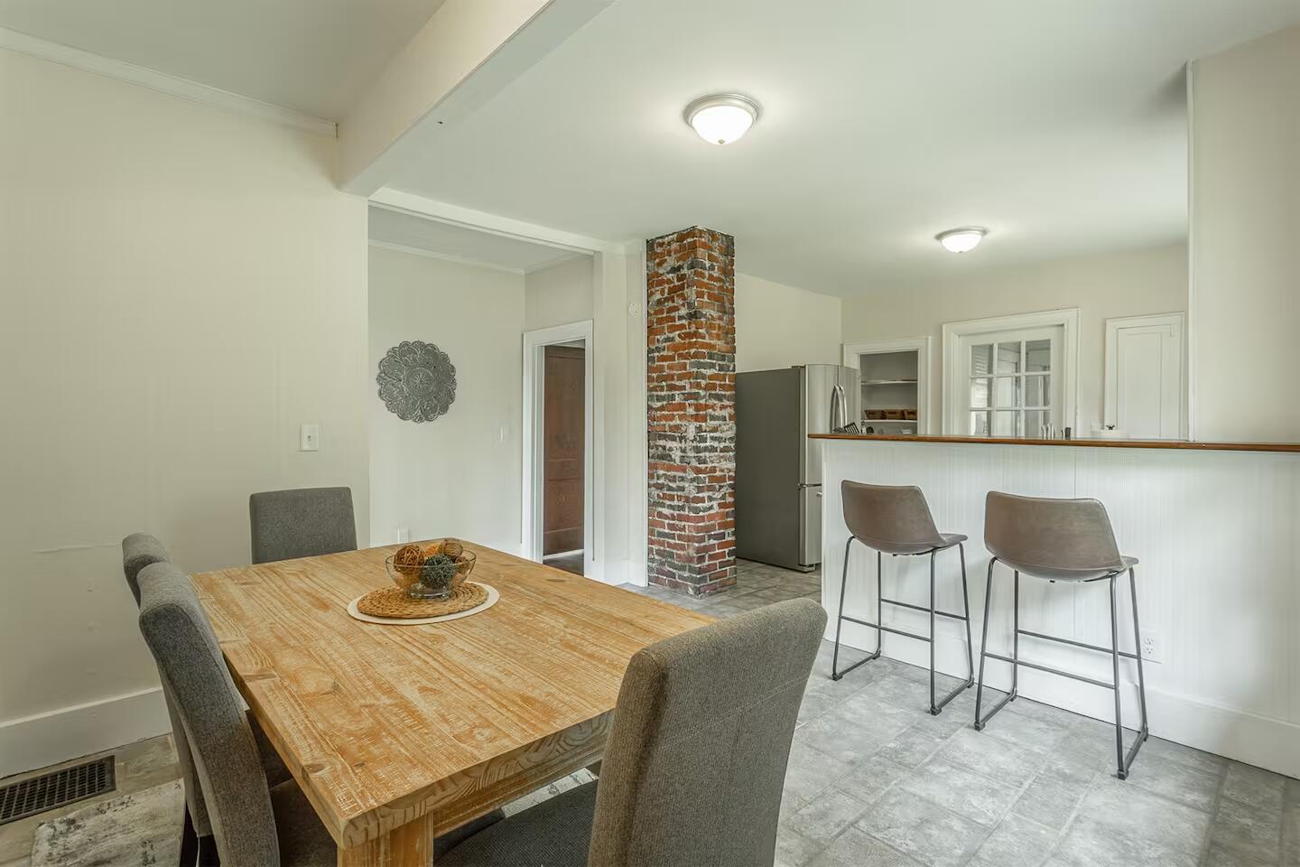 2909 E Crescent Circle