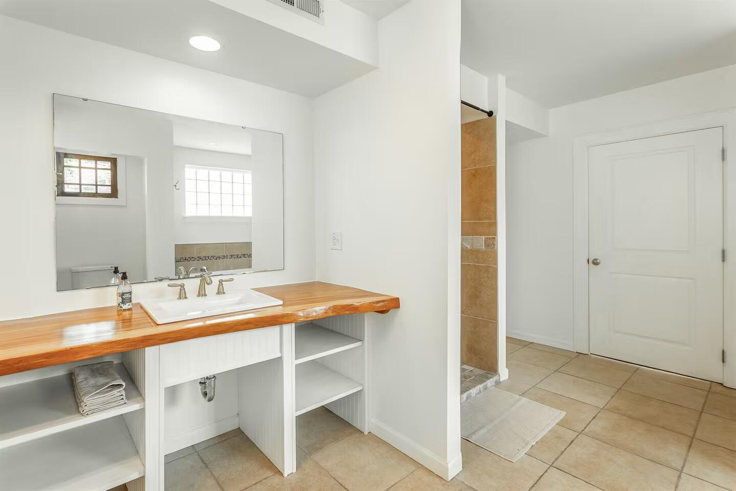 2909 E Crescent Circle