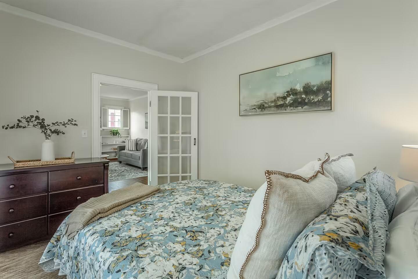 2909 E Crescent Circle