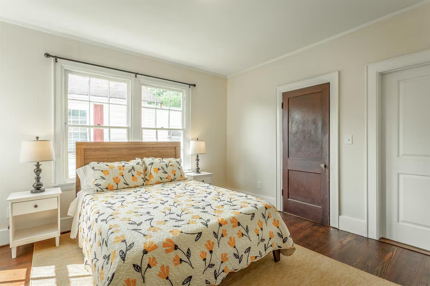 2909 E Crescent Circle