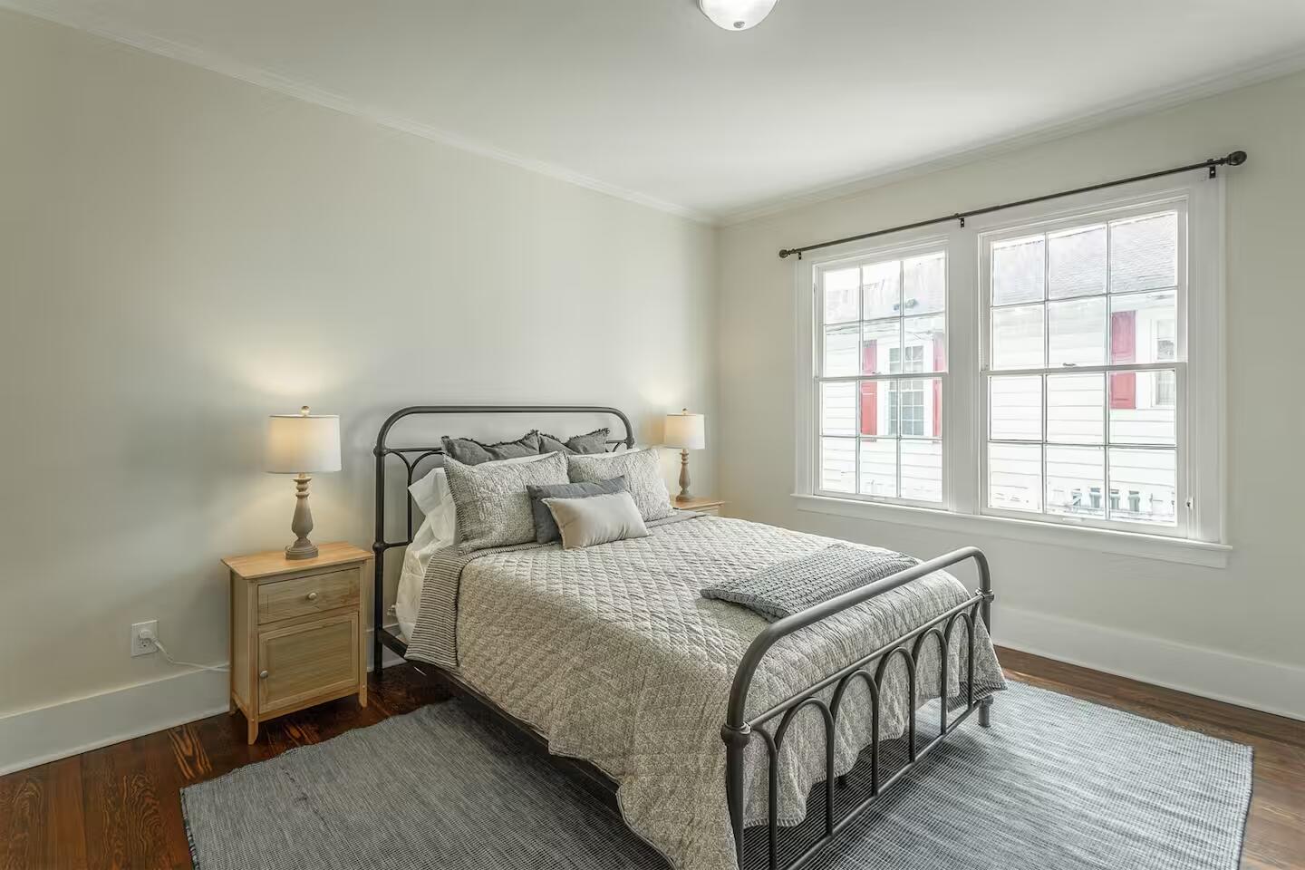 2909 E Crescent Circle