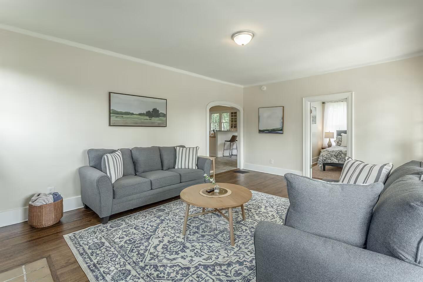 2909 E Crescent Circle