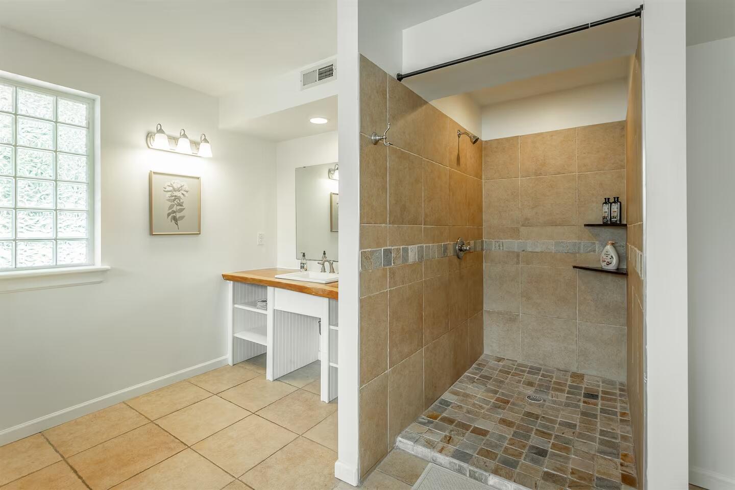 2909 E Crescent Circle