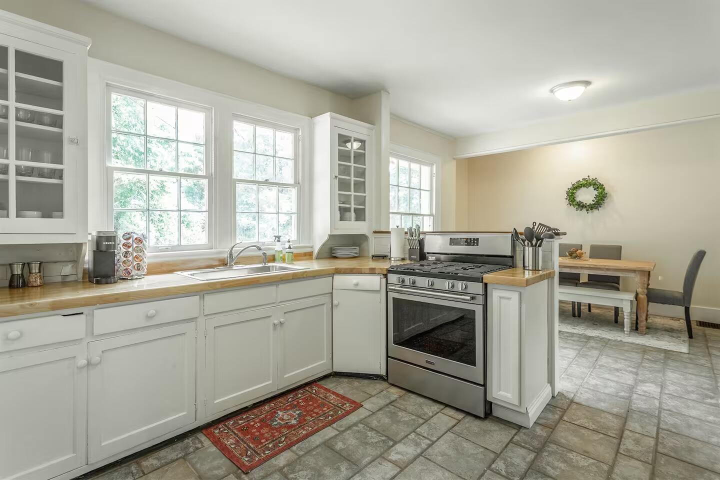 2909 E Crescent Circle