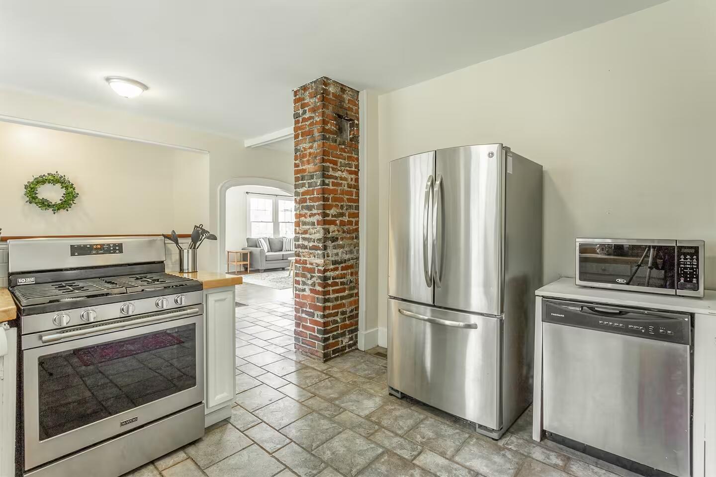 2909 E Crescent Circle