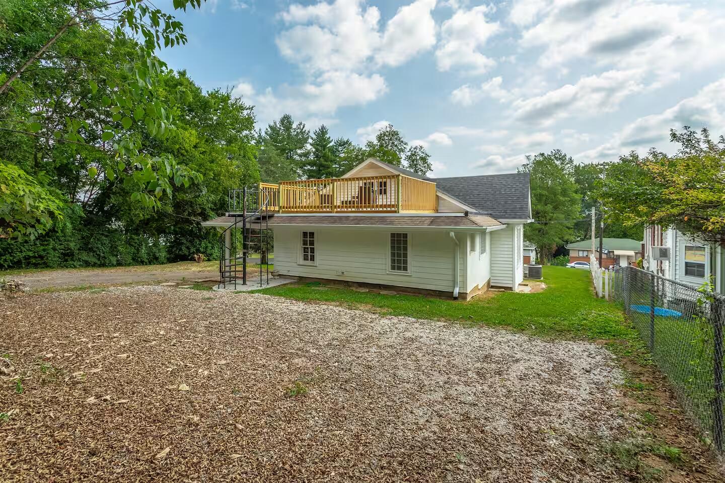 2909 E Crescent Circle