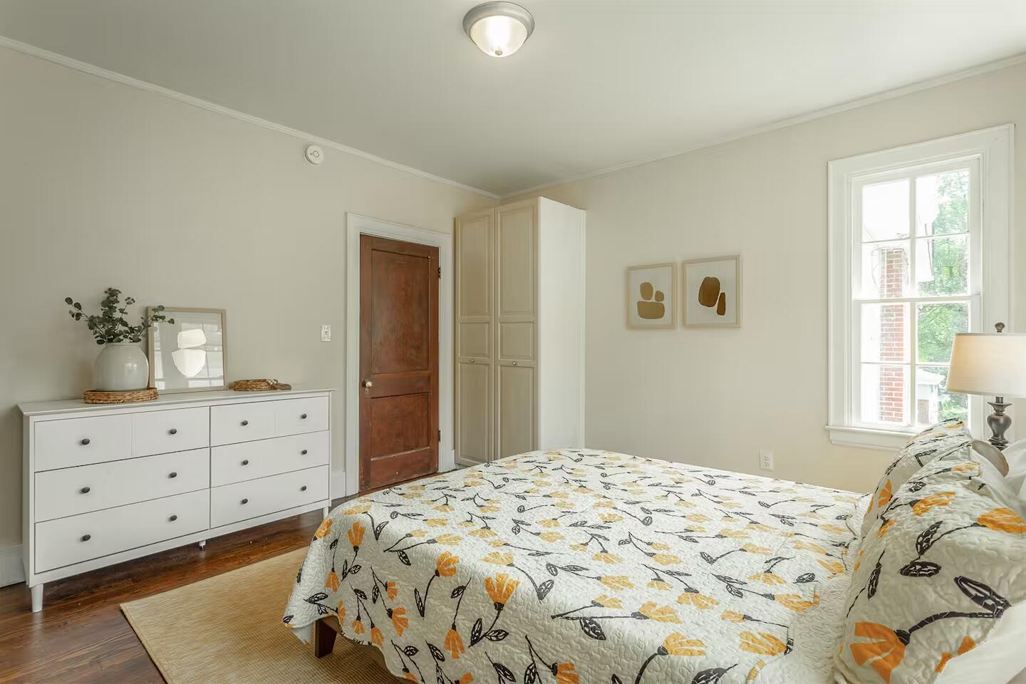 2909 E Crescent Circle