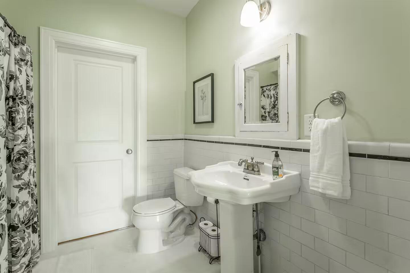 2909 E Crescent Circle