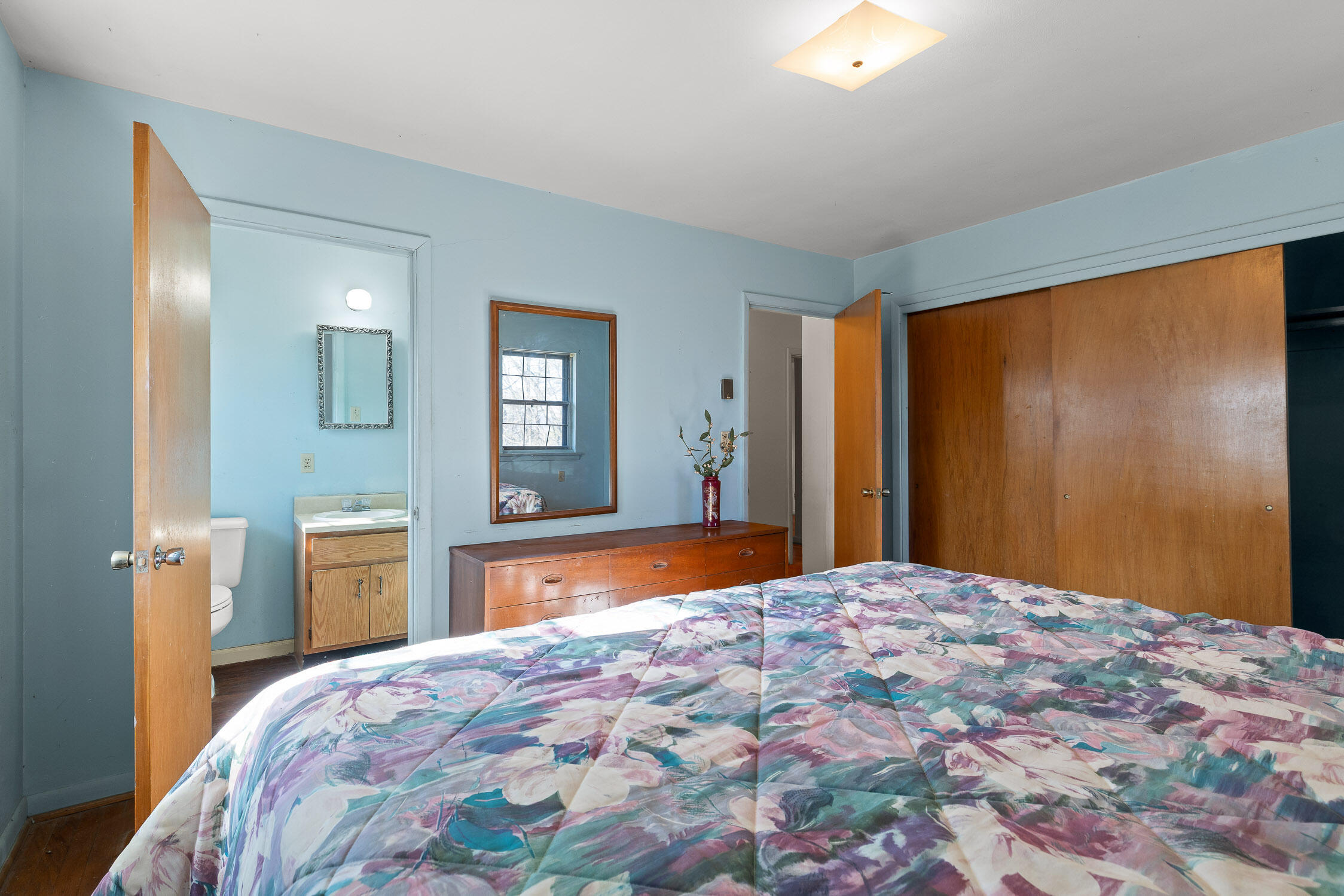 5904 Crestview Drive