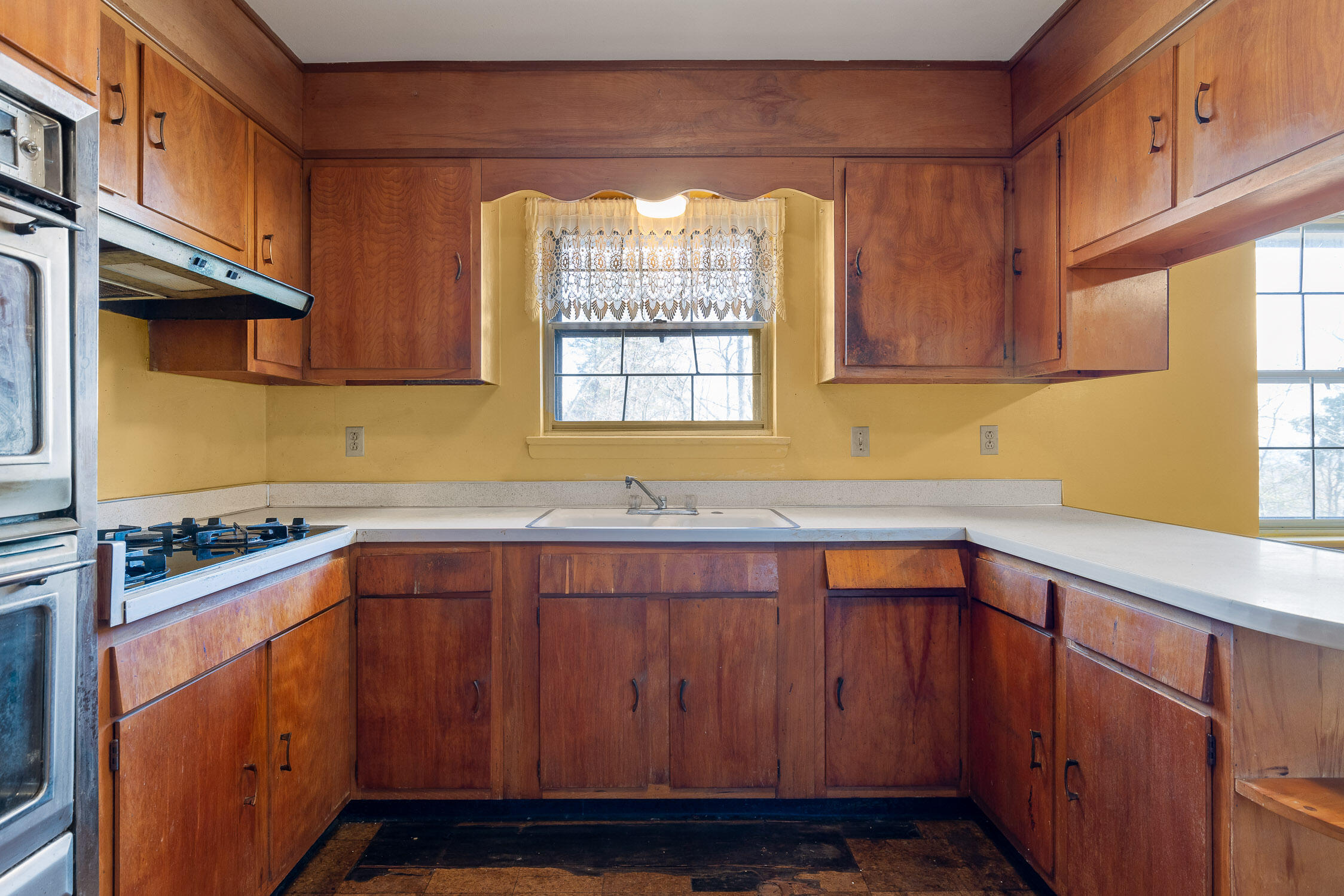 5904 Crestview Drive