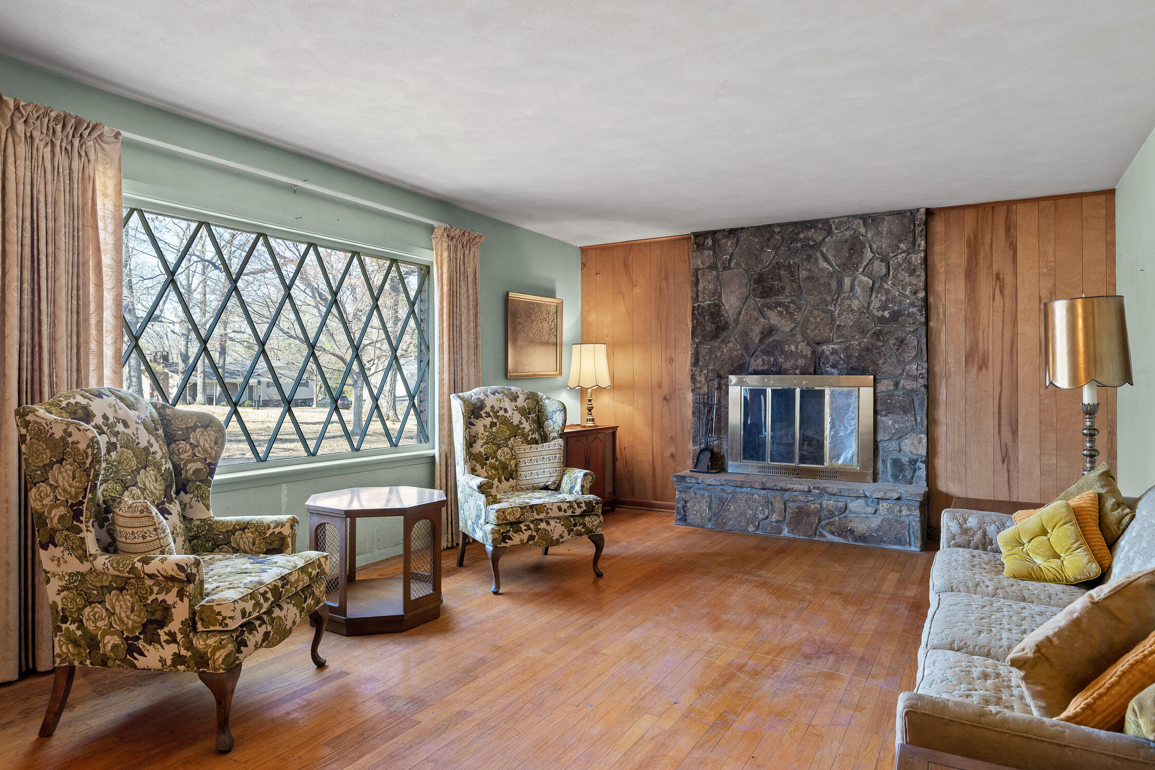 5904 Crestview Drive