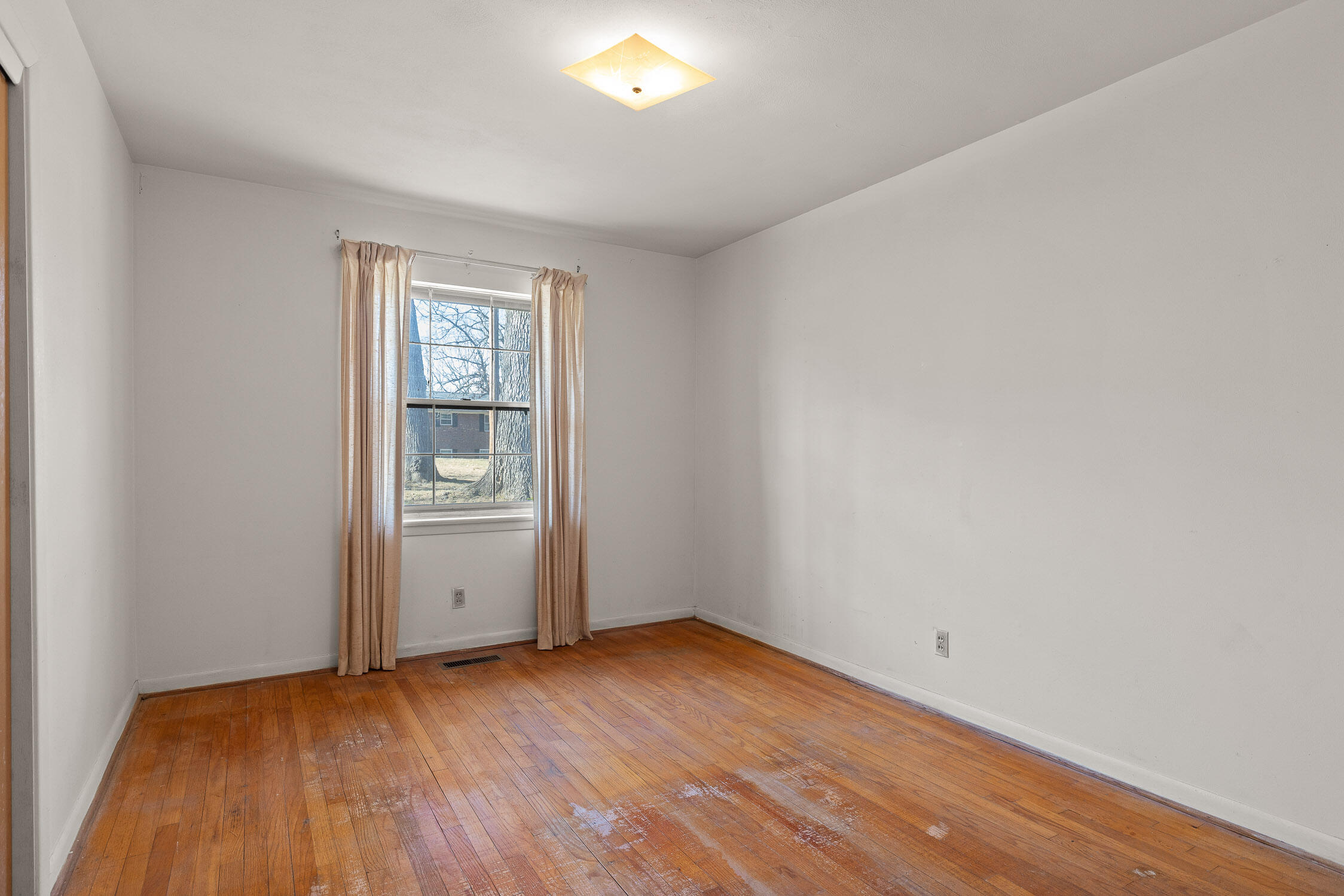 5904 Crestview Drive