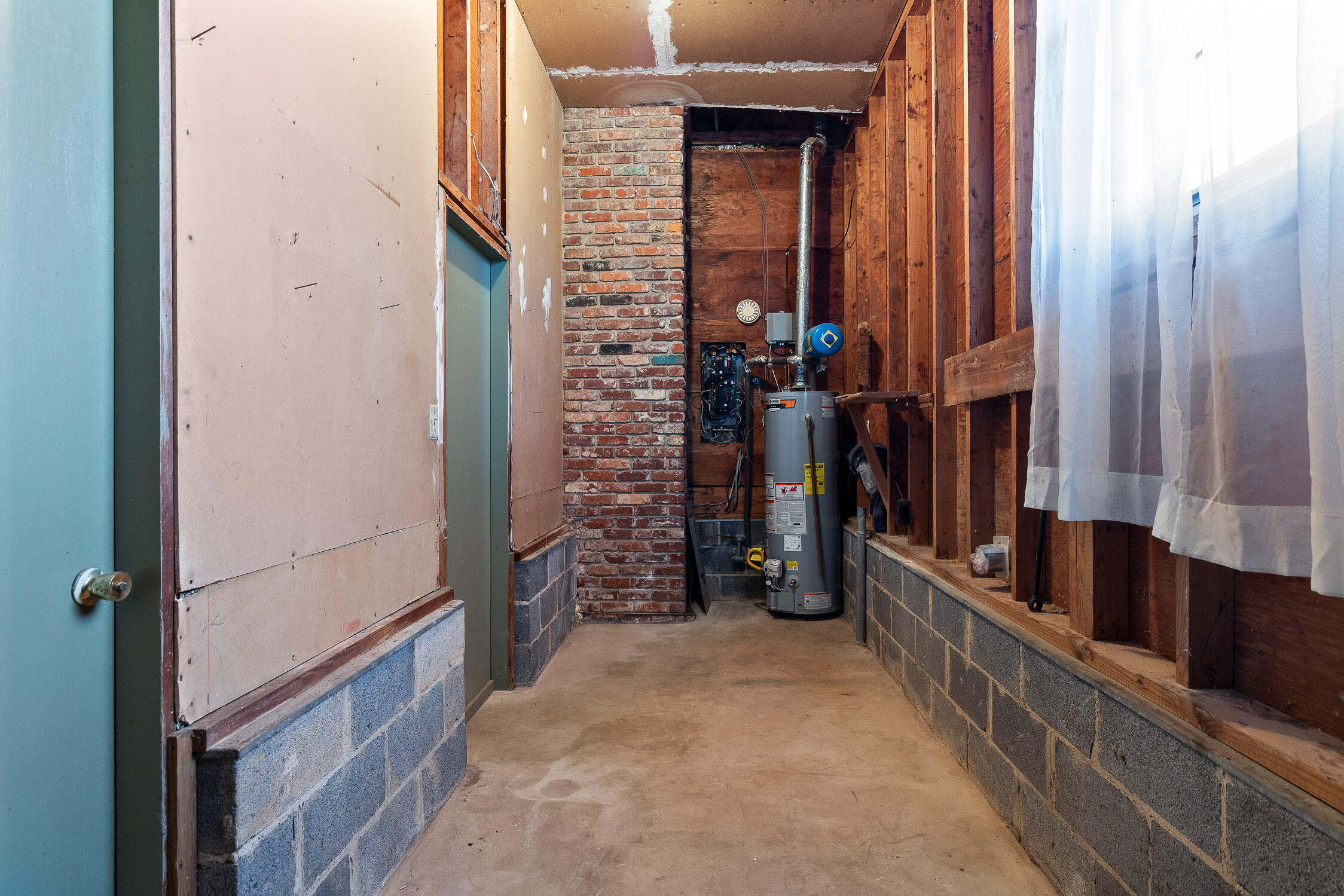 5904 Crestview Drive